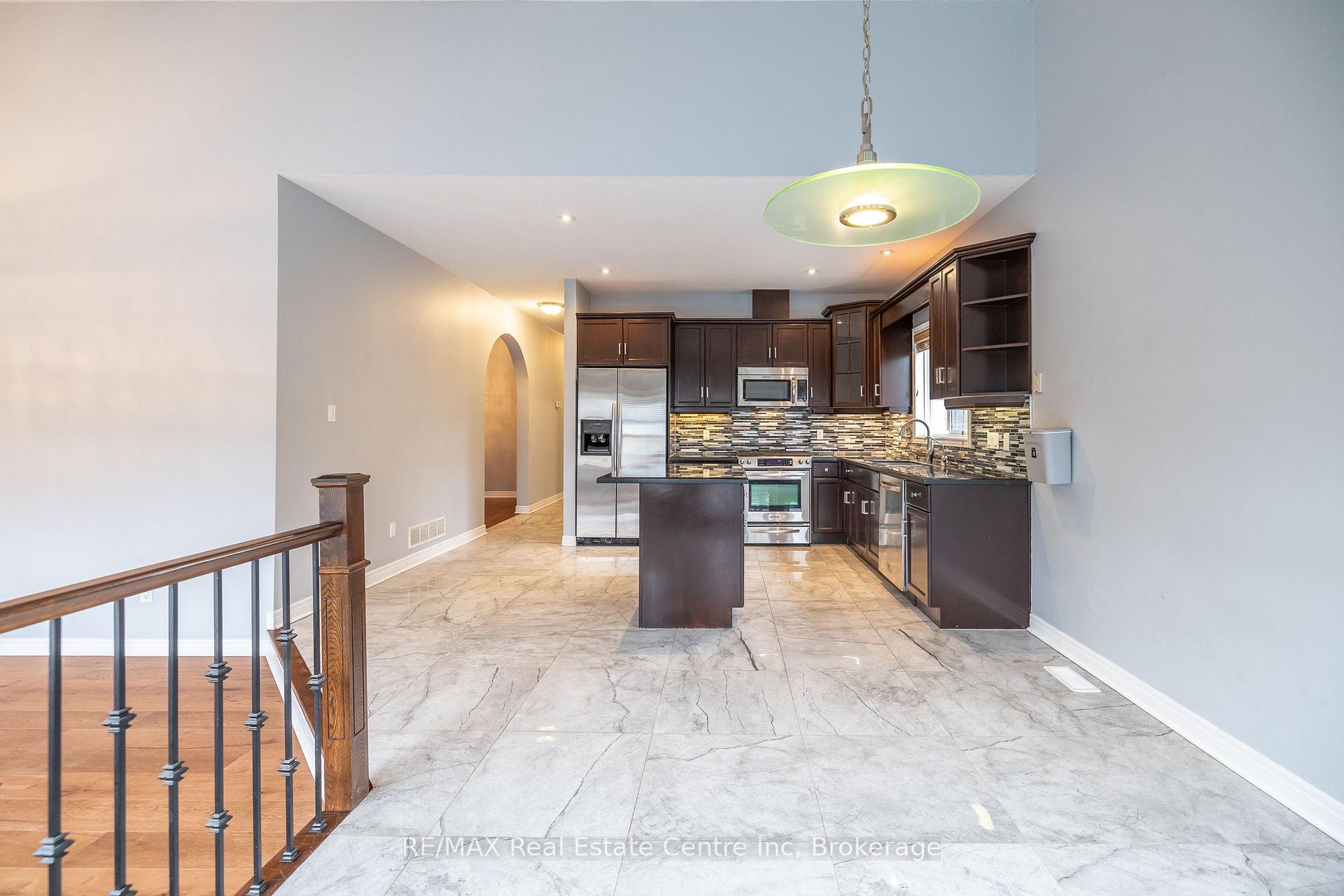 Photo 20 of 4 Clairfields Drive W, Guelph, Clairfields/Hanlon Business Park — HOMEH