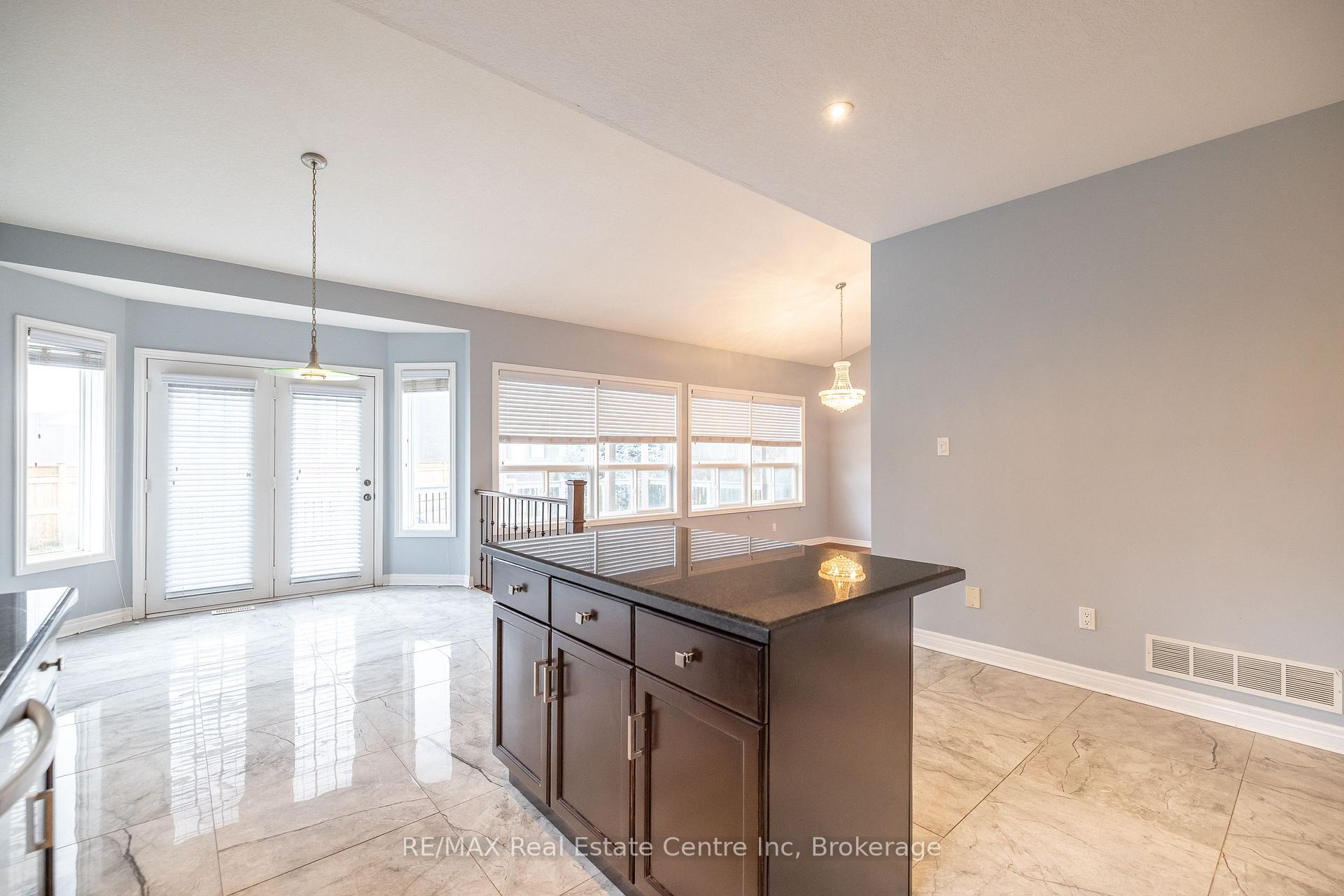 Photo 23 of 4 Clairfields Drive W, Guelph, Clairfields/Hanlon Business Park — HOMEH