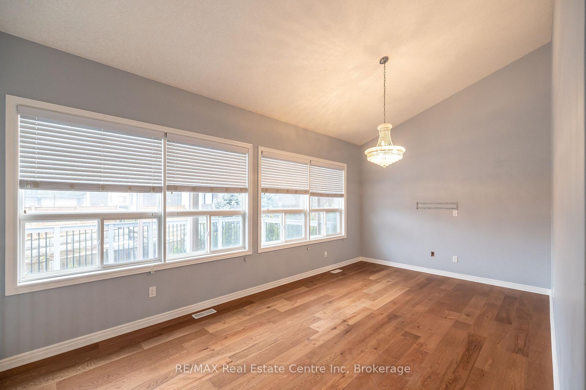 Photo 24 of 4 Clairfields Drive W, Guelph, Clairfields/Hanlon Business Park — HOMEH