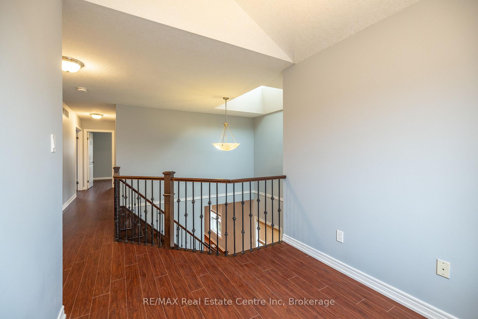 Photo 25 of 4 Clairfields Drive W, Guelph, Clairfields/Hanlon Business Park — HOMEH
