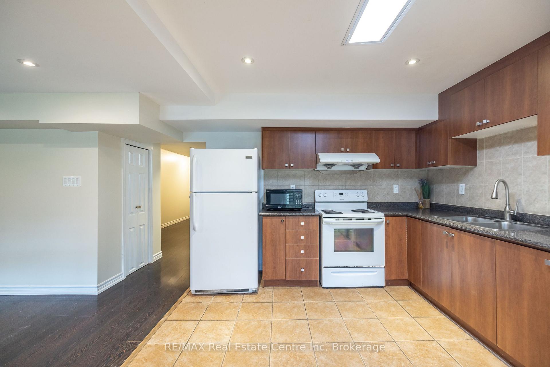 Photo 27 of 4 Clairfields Drive W, Guelph, Clairfields/Hanlon Business Park — HOMEH