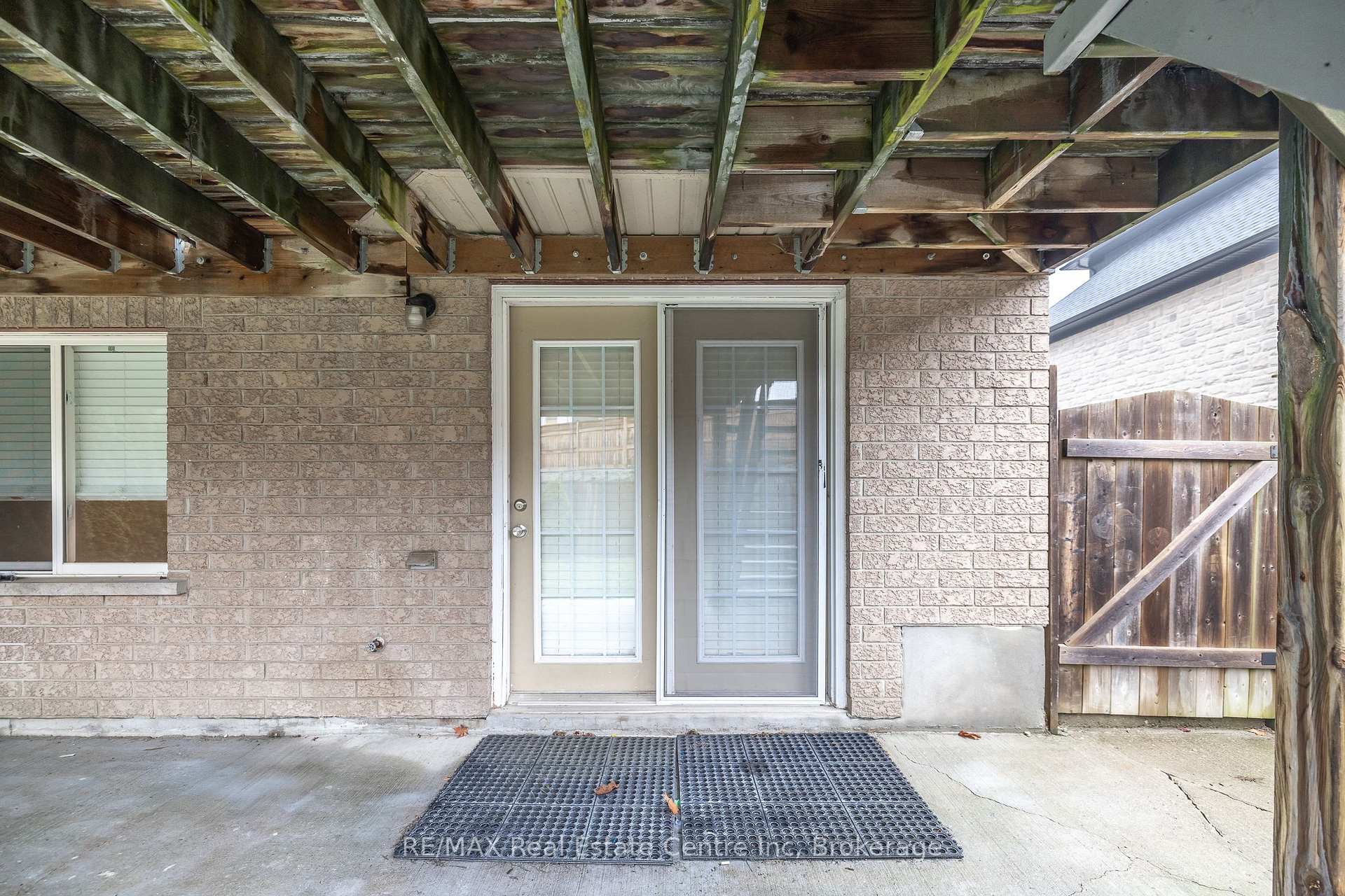 Photo 32 of 4 Clairfields Drive W, Guelph, Clairfields/Hanlon Business Park — HOMEH