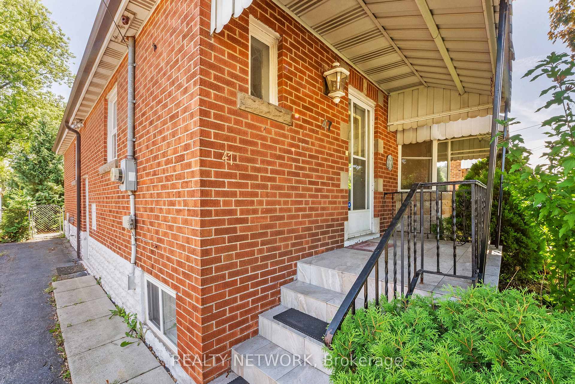 Photo 5 of 47 West 3rd Street, Hamilton, Bonnington — HOMEH
