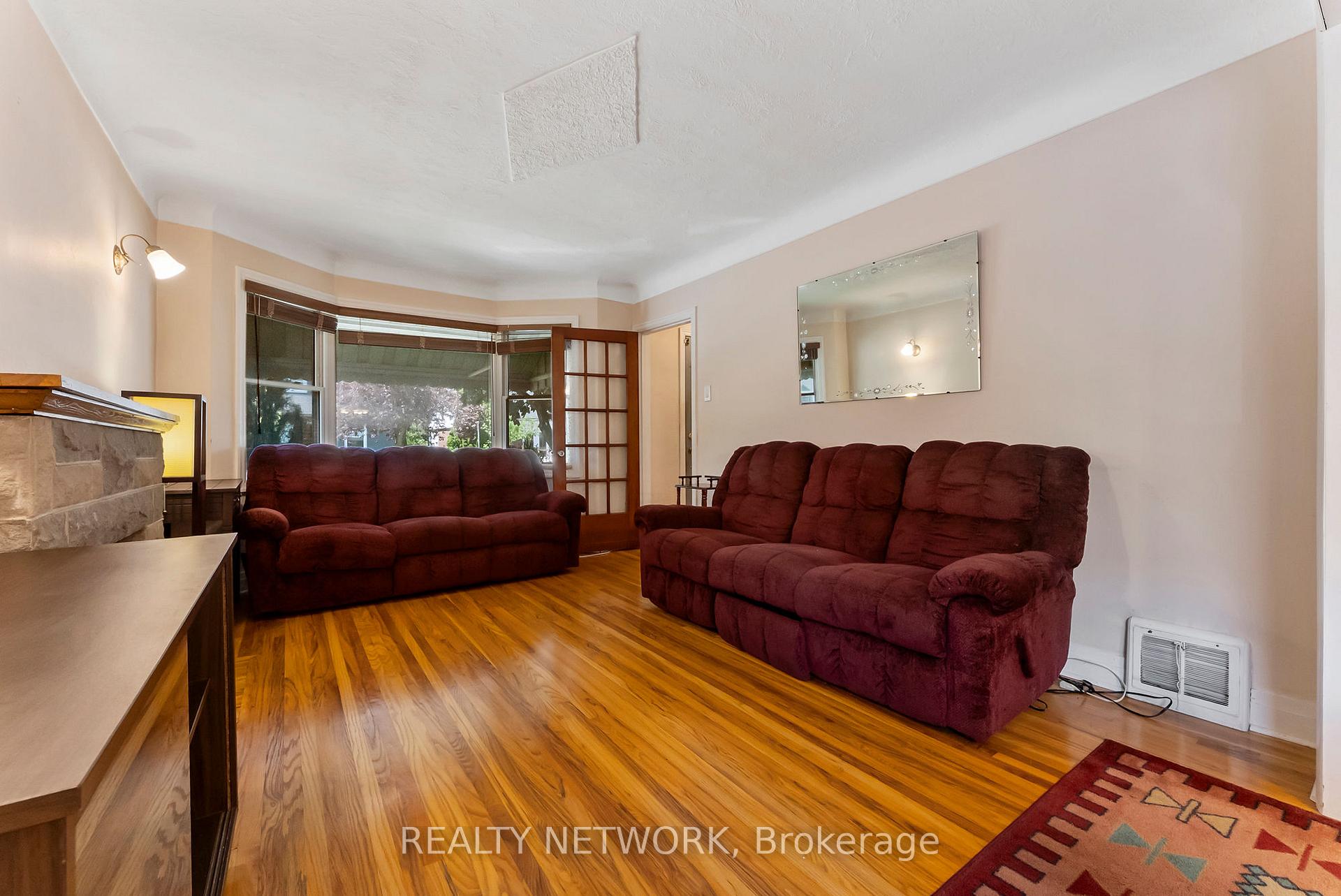 Photo 10 of 47 West 3rd Street, Hamilton, Bonnington — HOMEH