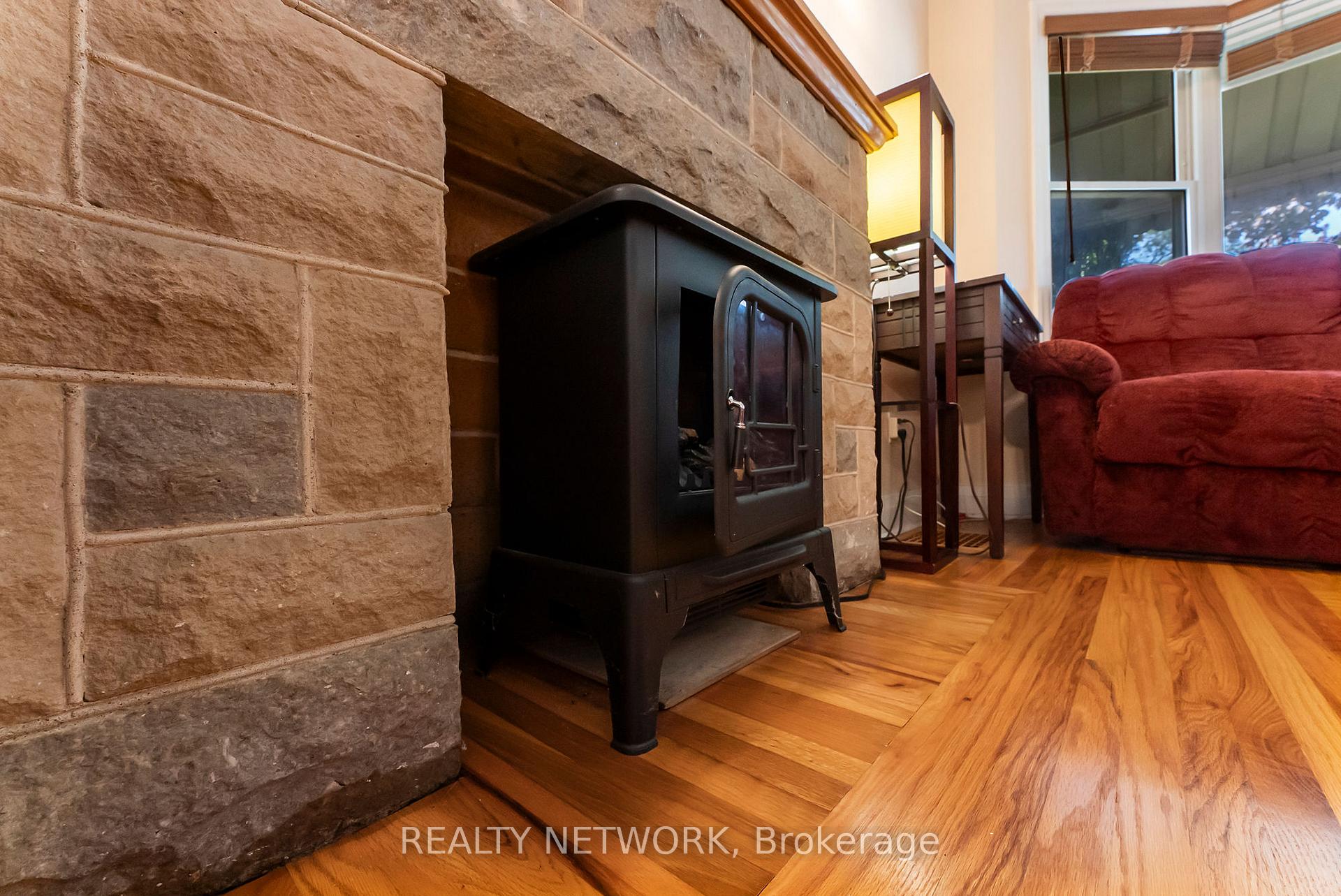 Photo 11 of 47 West 3rd Street, Hamilton, Bonnington — HOMEH