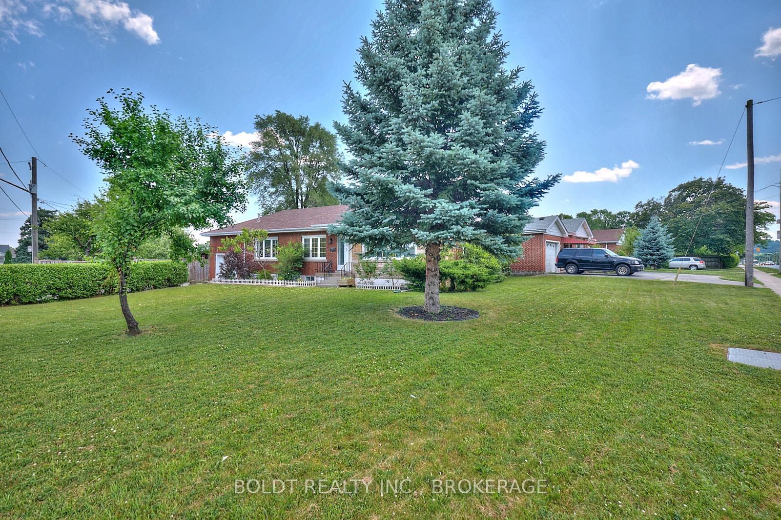 Photo 3 of 79 Felker Avenue, Hamilton, Stoney Creek — HOMEH