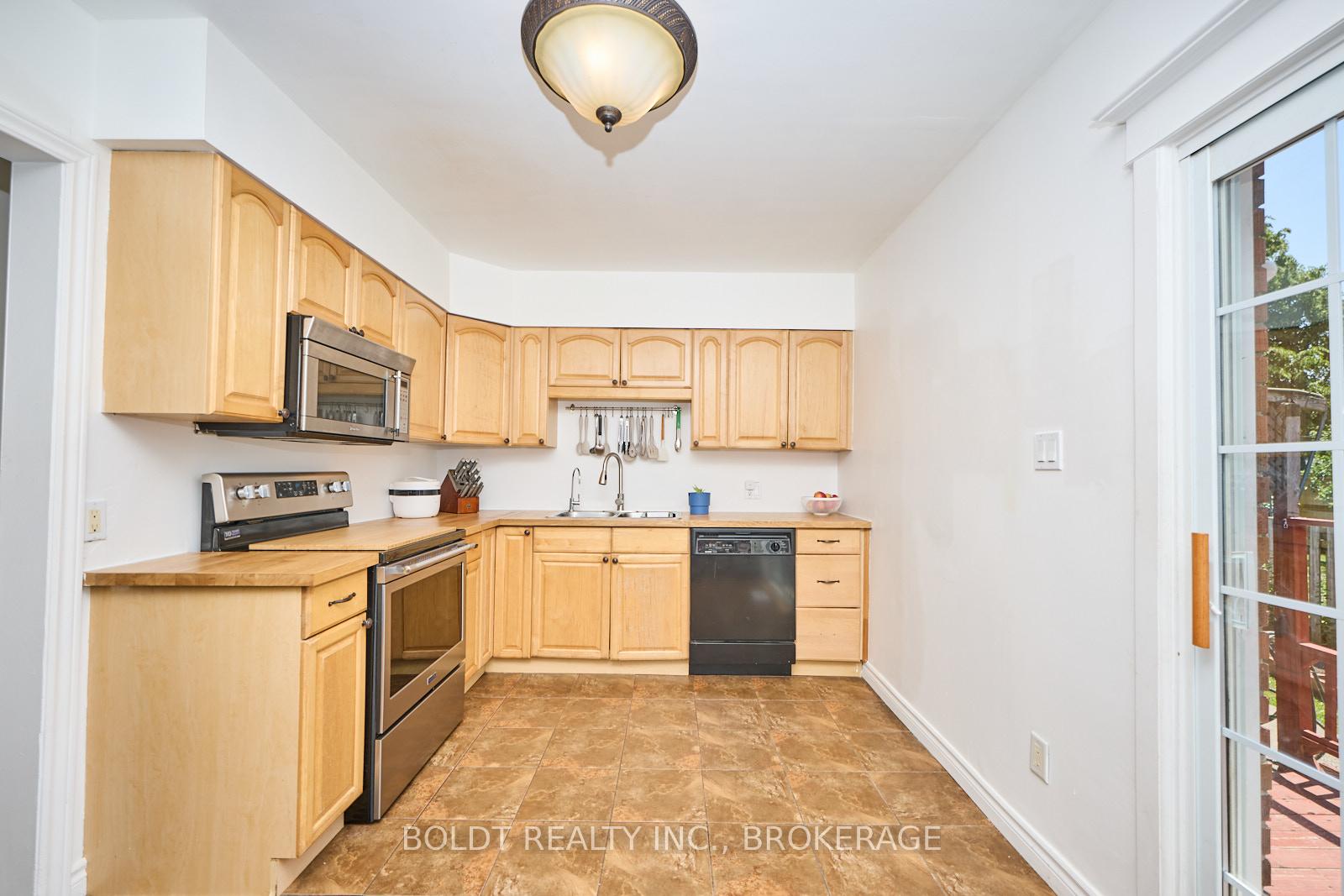 Photo 12 of 79 Felker Avenue, Hamilton, Stoney Creek — HOMEH