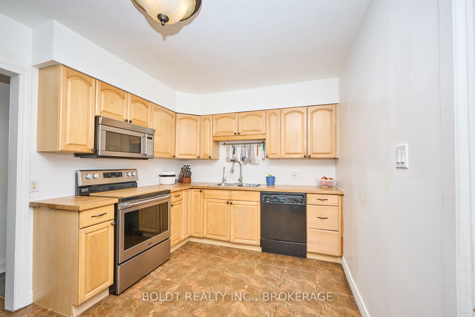 Photo 13 of 79 Felker Avenue, Hamilton, Stoney Creek — HOMEH