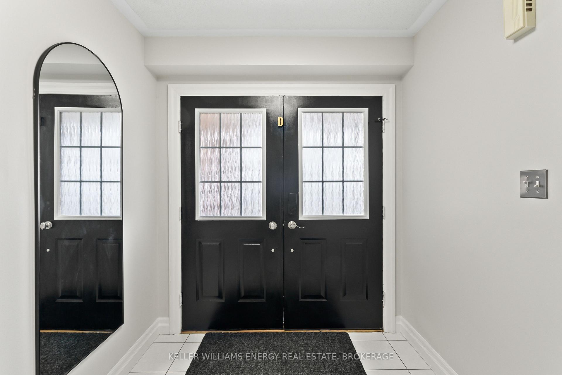 Photo 2 of 81 Farncomb Crescent, Clarington, Bowmanville — HOMEH