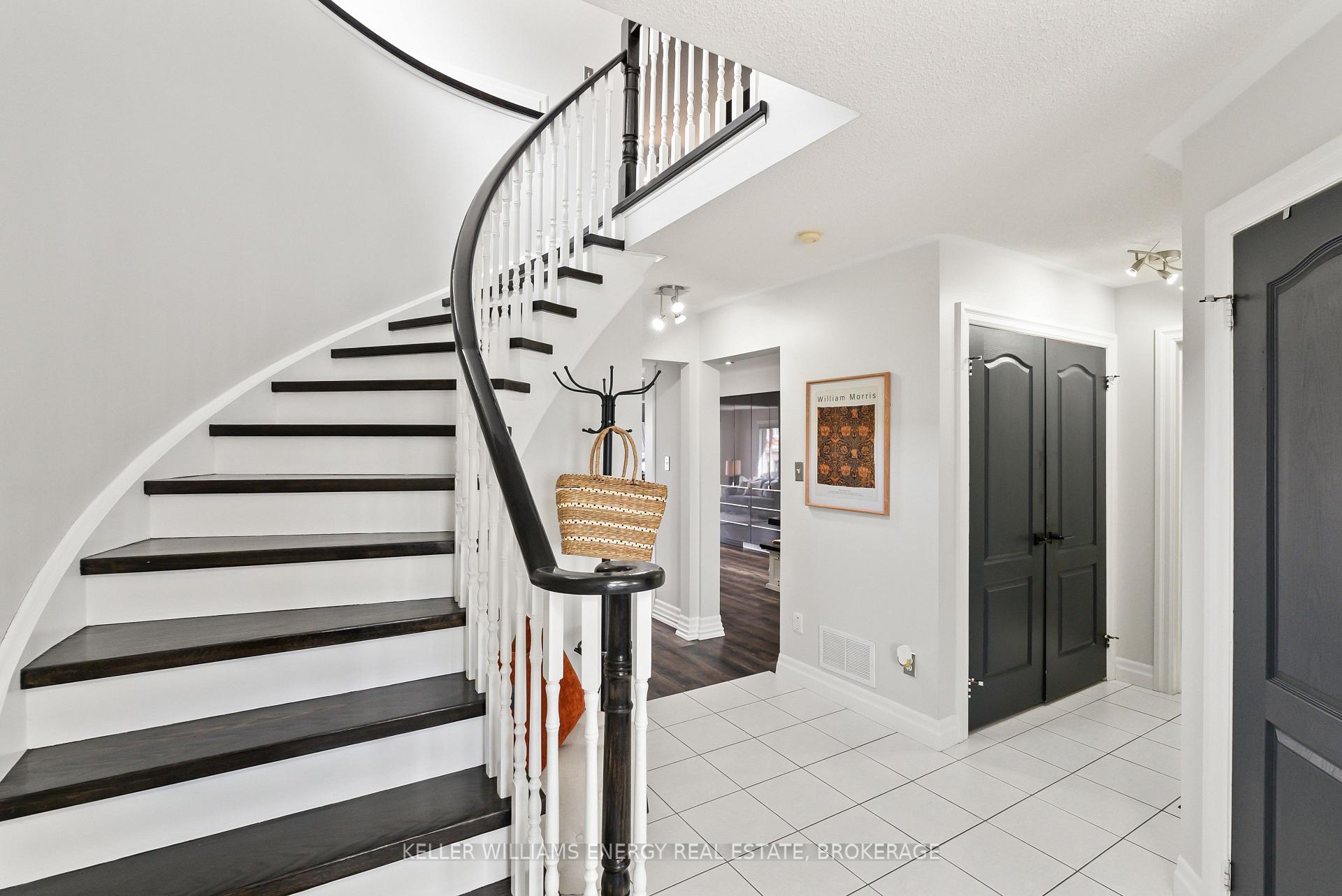 Photo 3 of 81 Farncomb Crescent, Clarington, Bowmanville — HOMEH