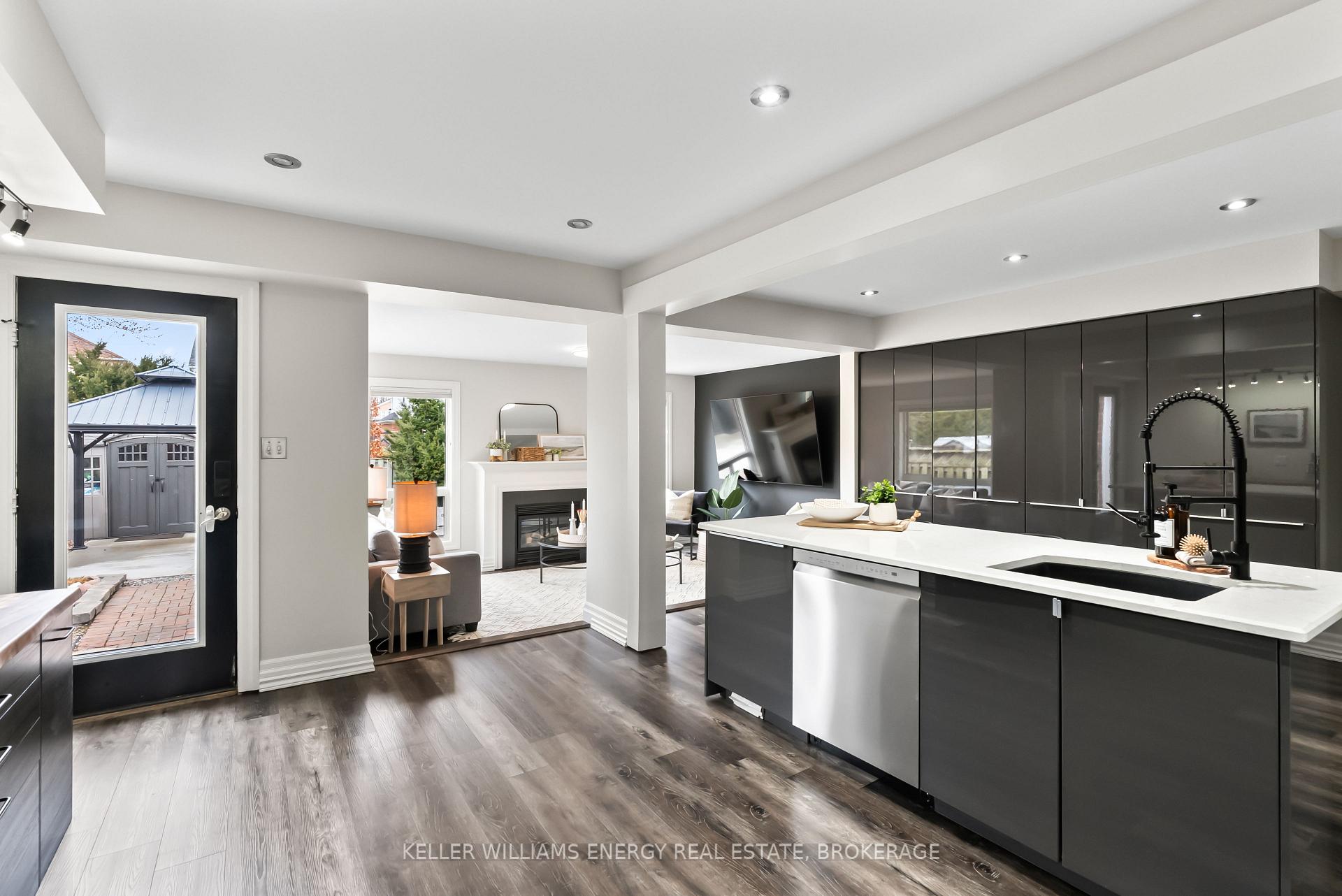 Photo 6 of 81 Farncomb Crescent, Clarington, Bowmanville — HOMEH