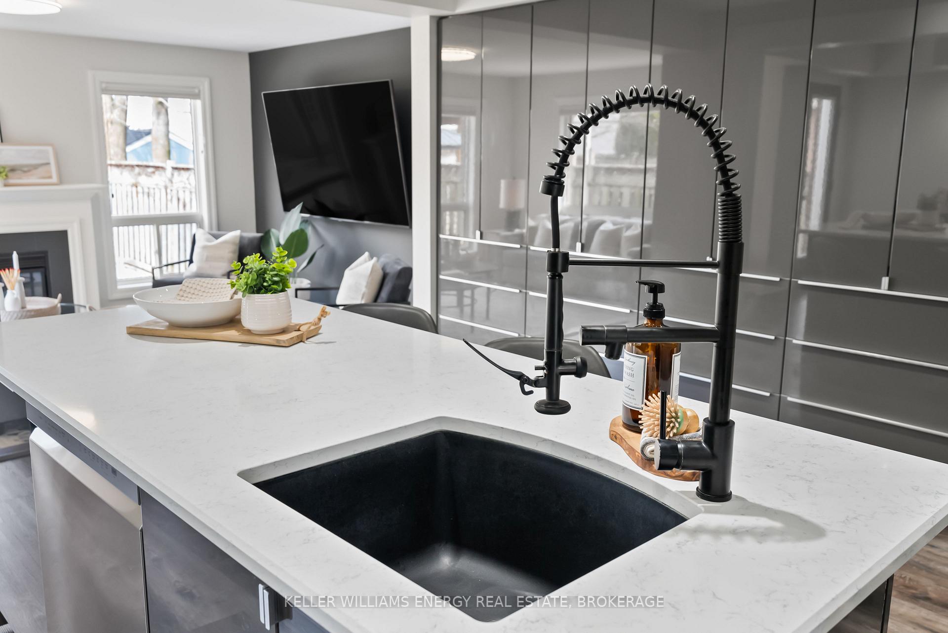 Photo 7 of 81 Farncomb Crescent, Clarington, Bowmanville — HOMEH
