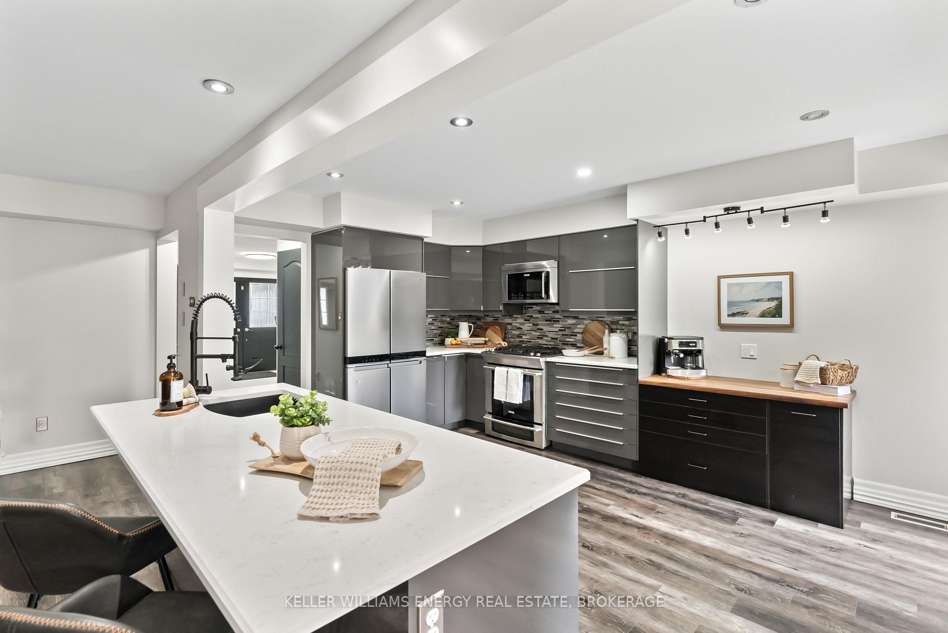 Photo 9 of 81 Farncomb Crescent, Clarington, Bowmanville — HOMEH