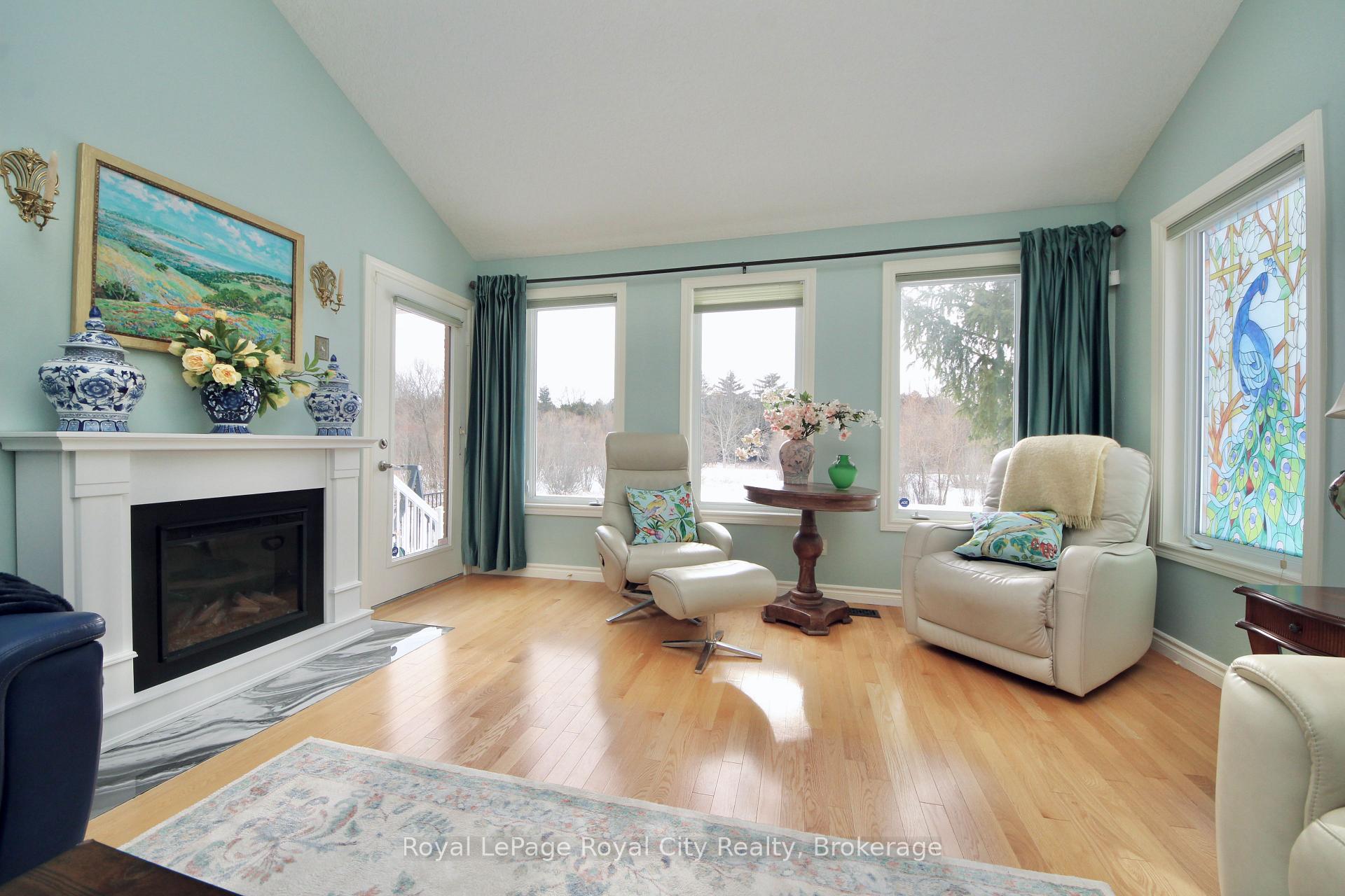 Photo 7 of 27 Somerset Glen S, Guelph, Kortright West — HOMEH