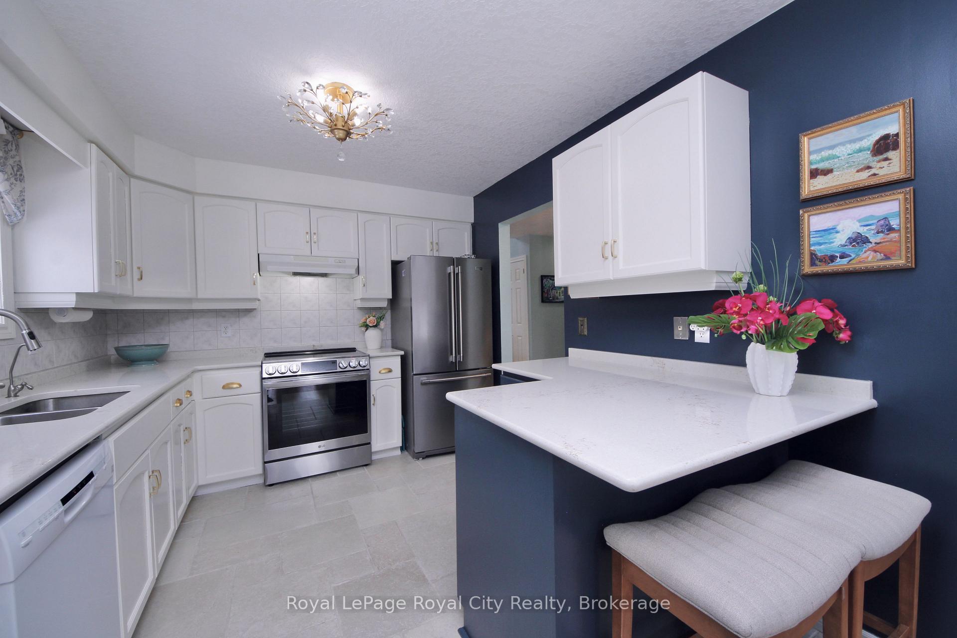 Photo 10 of 27 Somerset Glen S, Guelph, Kortright West — HOMEH