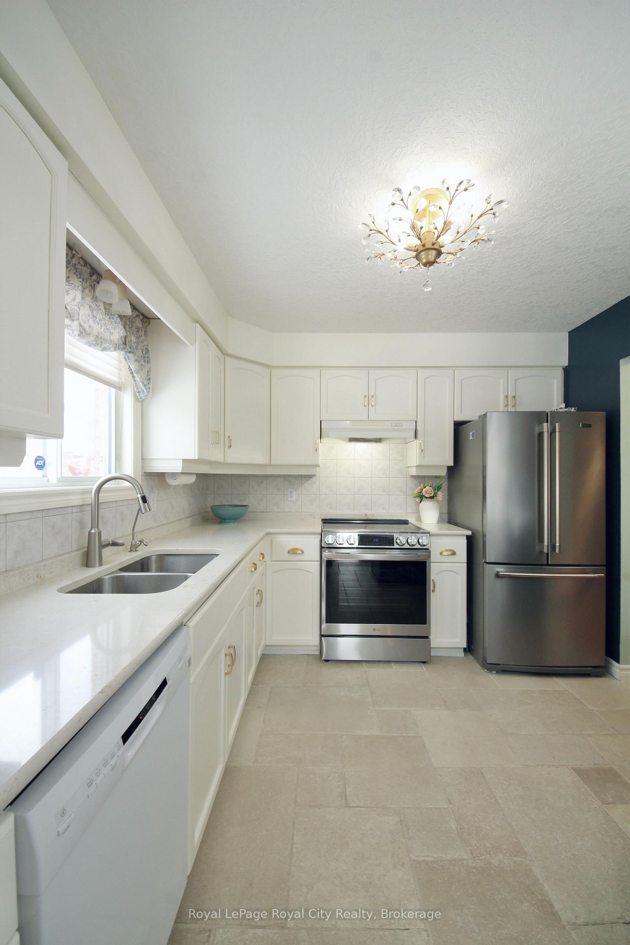 Photo 12 of 27 Somerset Glen S, Guelph, Kortright West — HOMEH