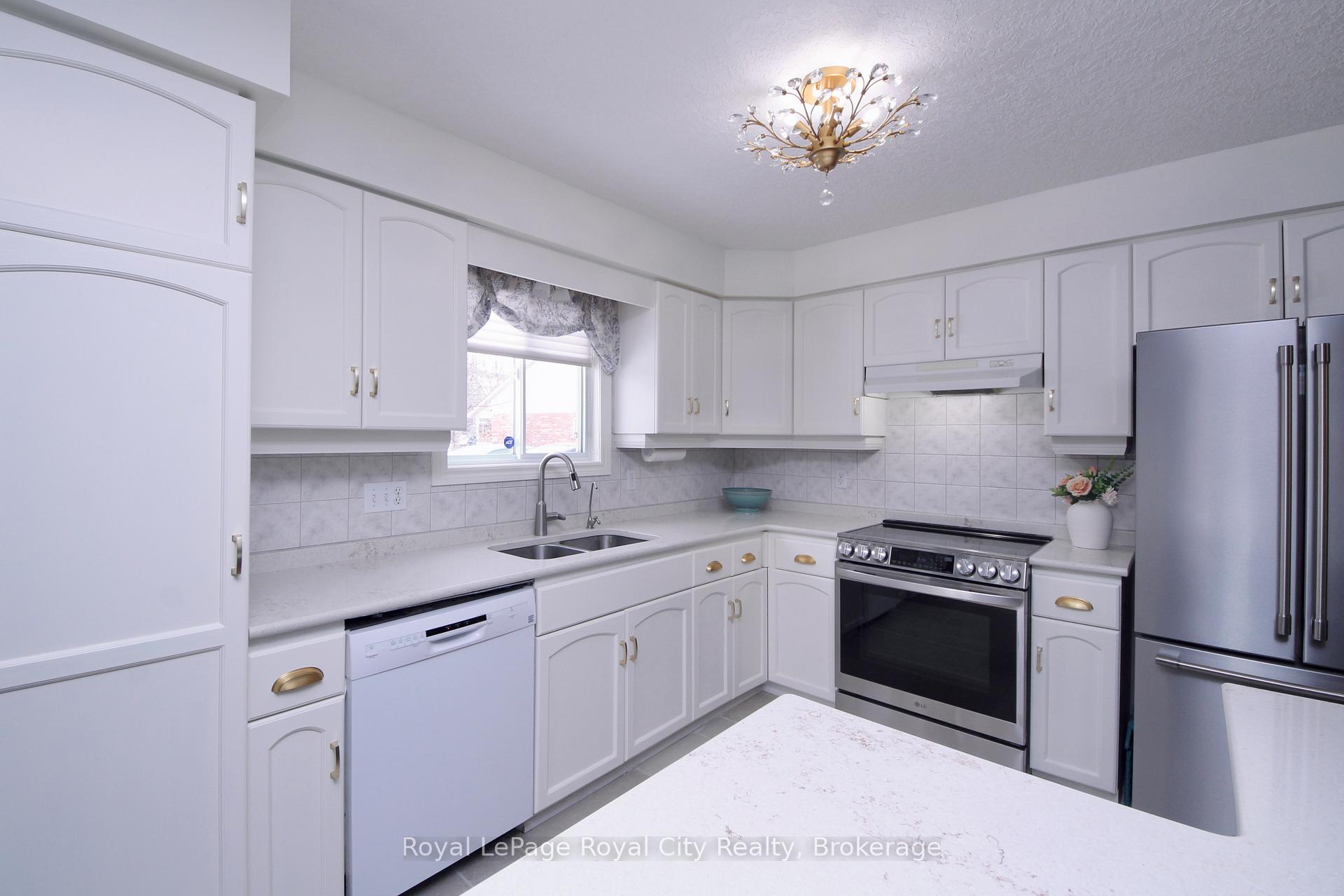 Photo 13 of 27 Somerset Glen S, Guelph, Kortright West — HOMEH