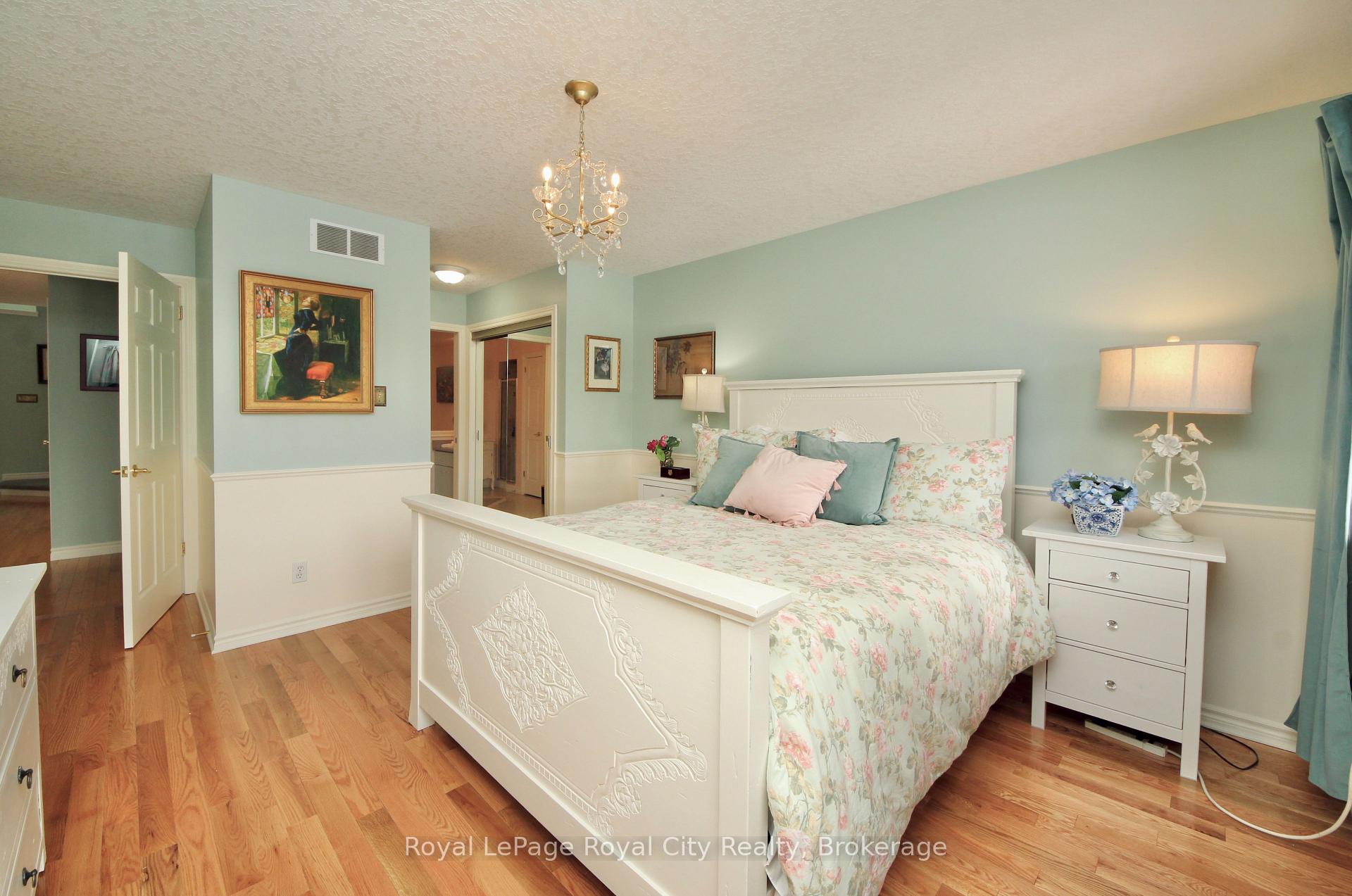 Photo 18 of 27 Somerset Glen S, Guelph, Kortright West — HOMEH