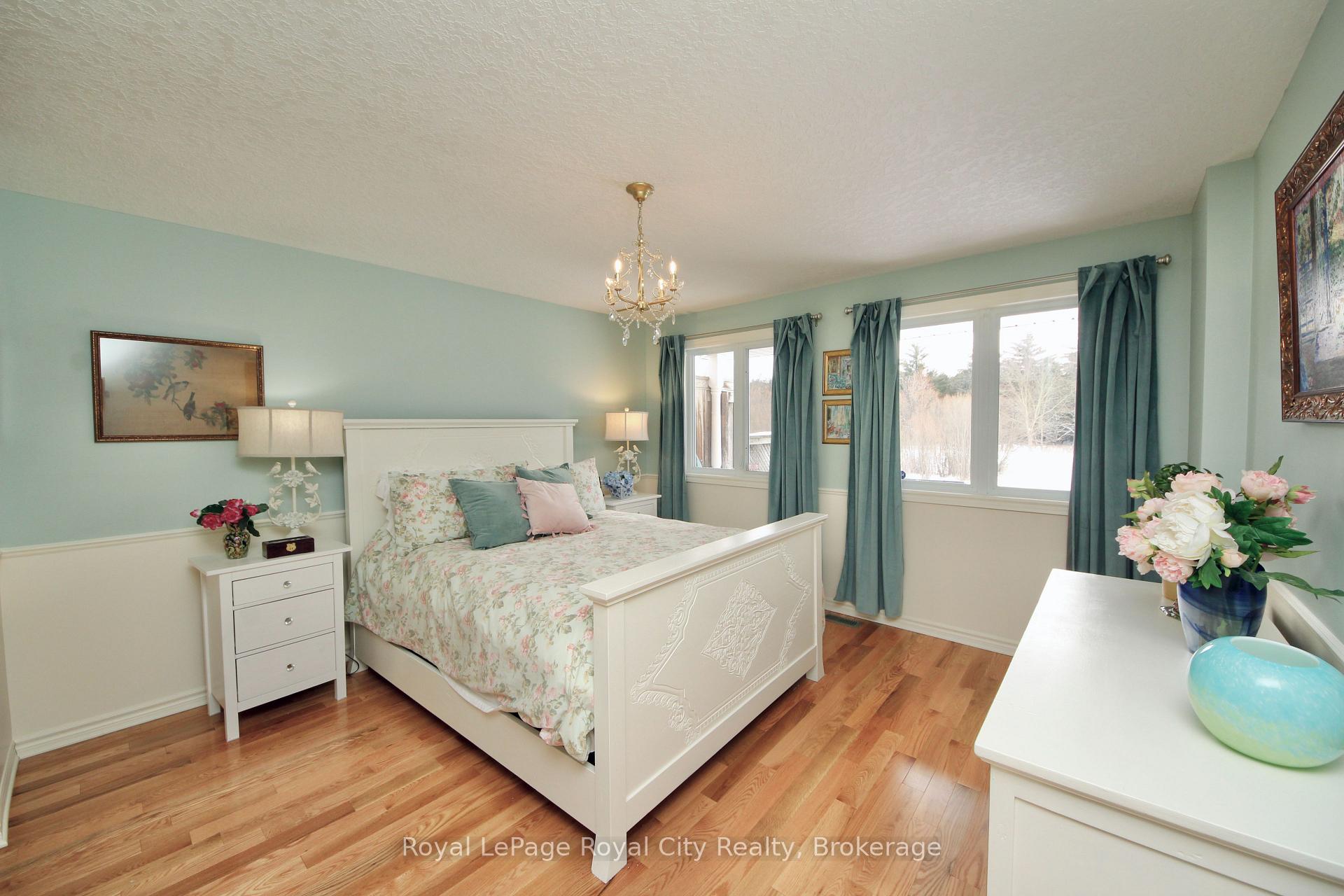 Photo 23 of 27 Somerset Glen S, Guelph, Kortright West — HOMEH
