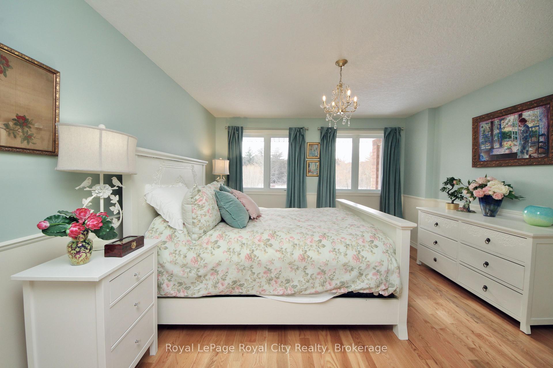 Photo 24 of 27 Somerset Glen S, Guelph, Kortright West — HOMEH