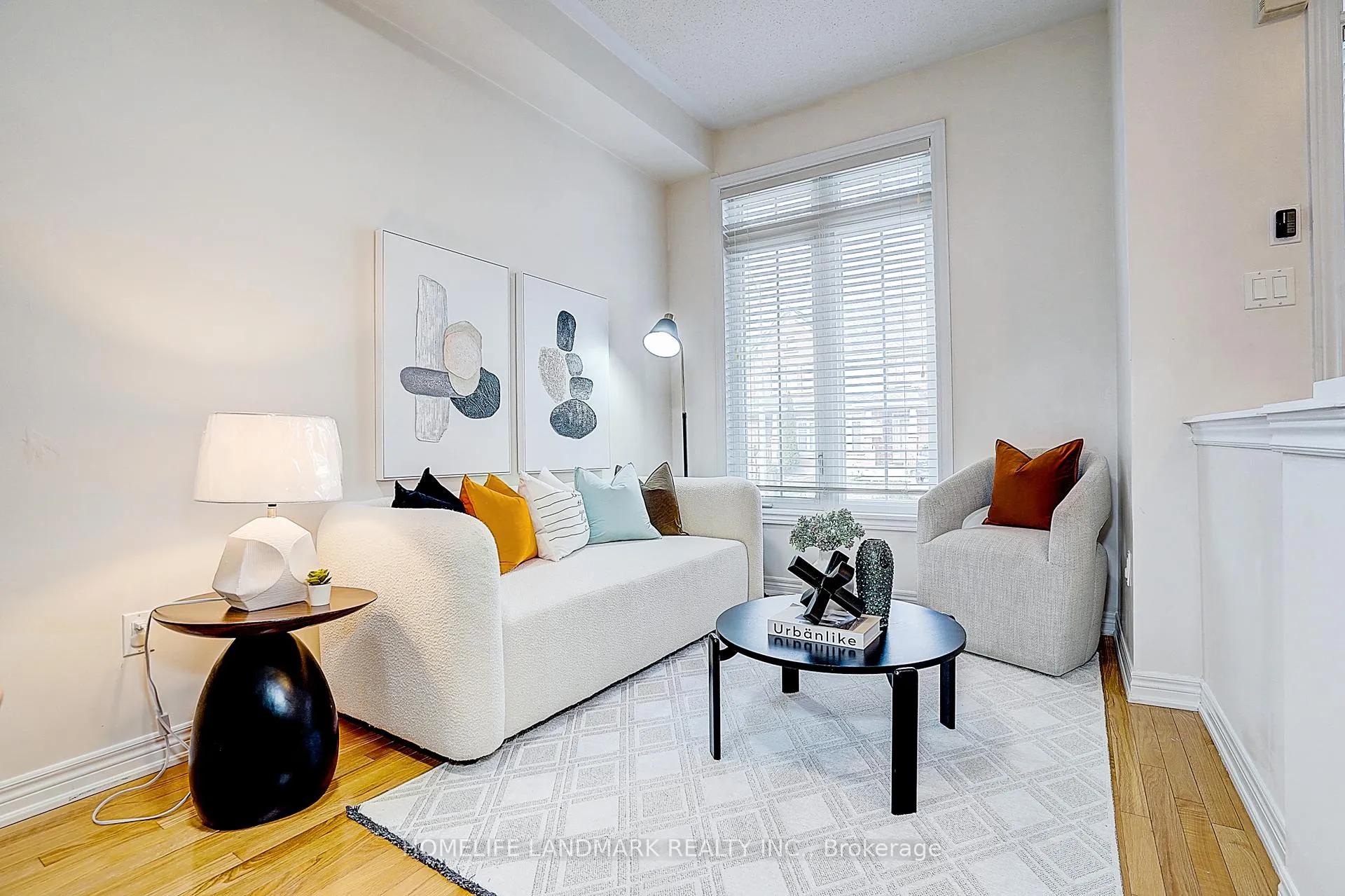Photo 4 of 11 Chao Crescent, Richmond Hill, Oak Ridges — HOMEH