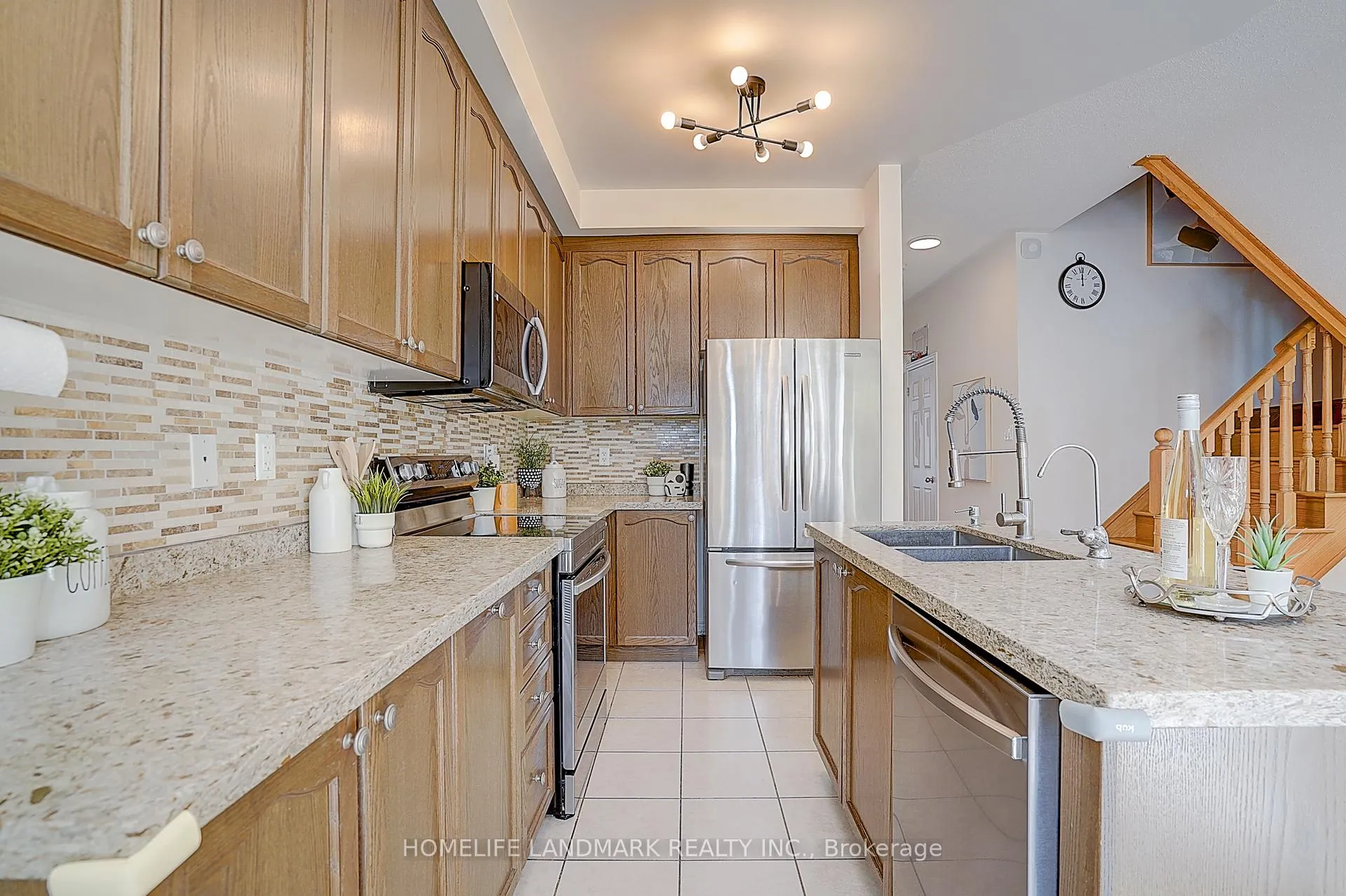 Photo 13 of 11 Chao Crescent, Richmond Hill, Oak Ridges — HOMEH