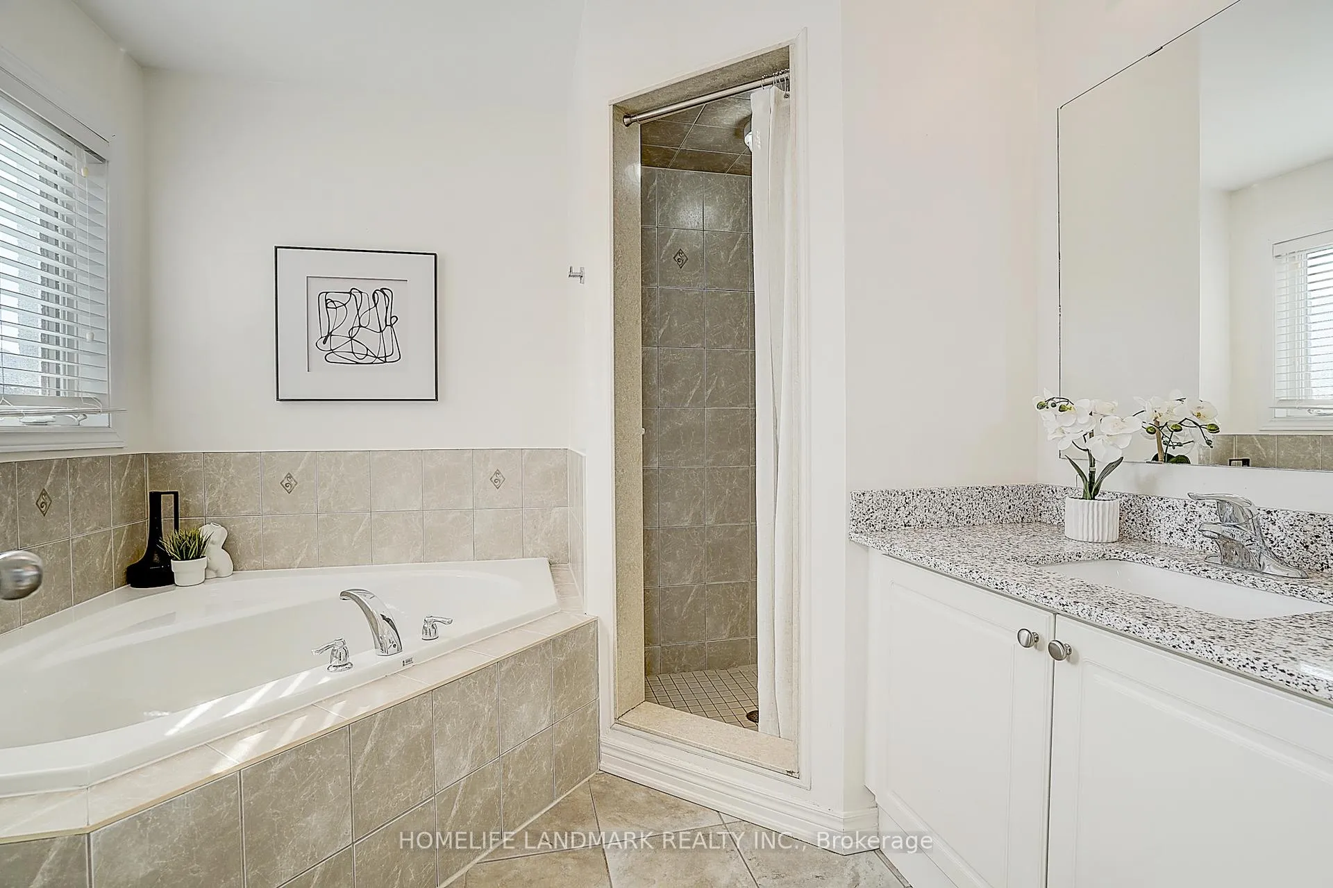 Photo 26 of 11 Chao Crescent, Richmond Hill, Oak Ridges — HOMEH