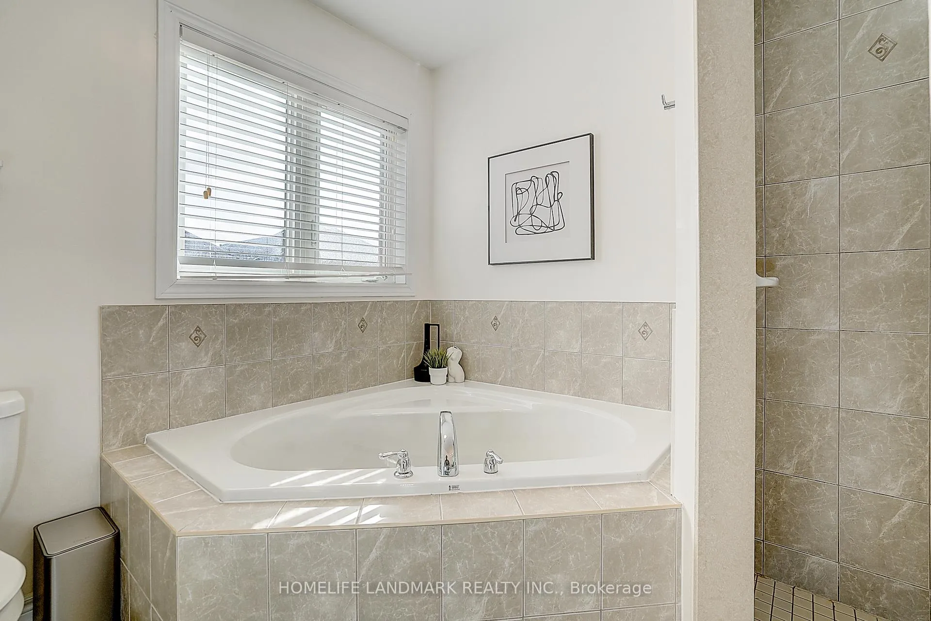 Photo 27 of 11 Chao Crescent, Richmond Hill, Oak Ridges — HOMEH