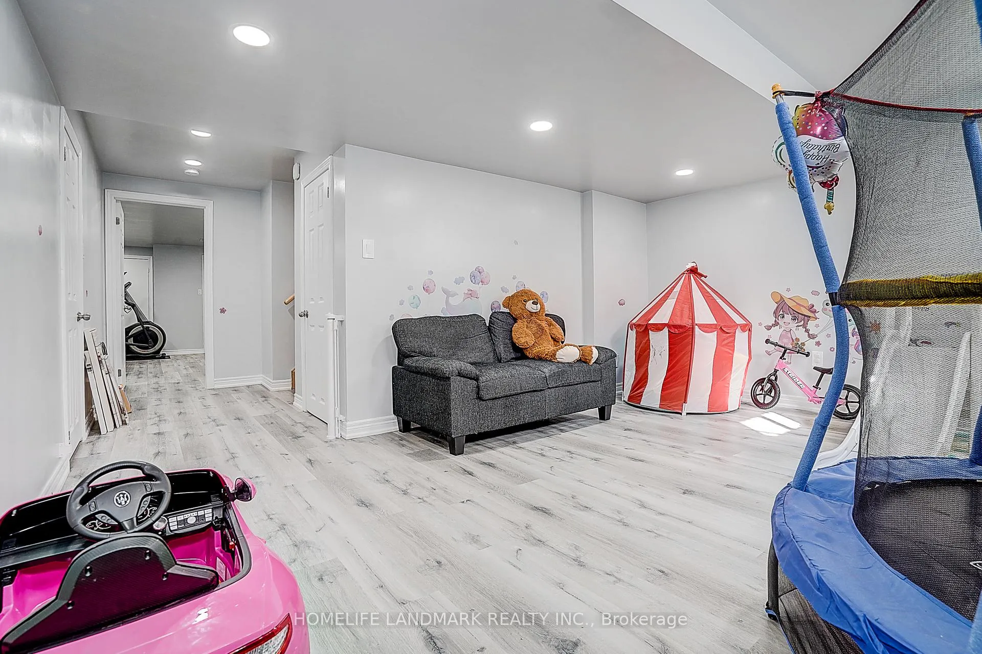 Photo 37 of 11 Chao Crescent, Richmond Hill, Oak Ridges — HOMEH