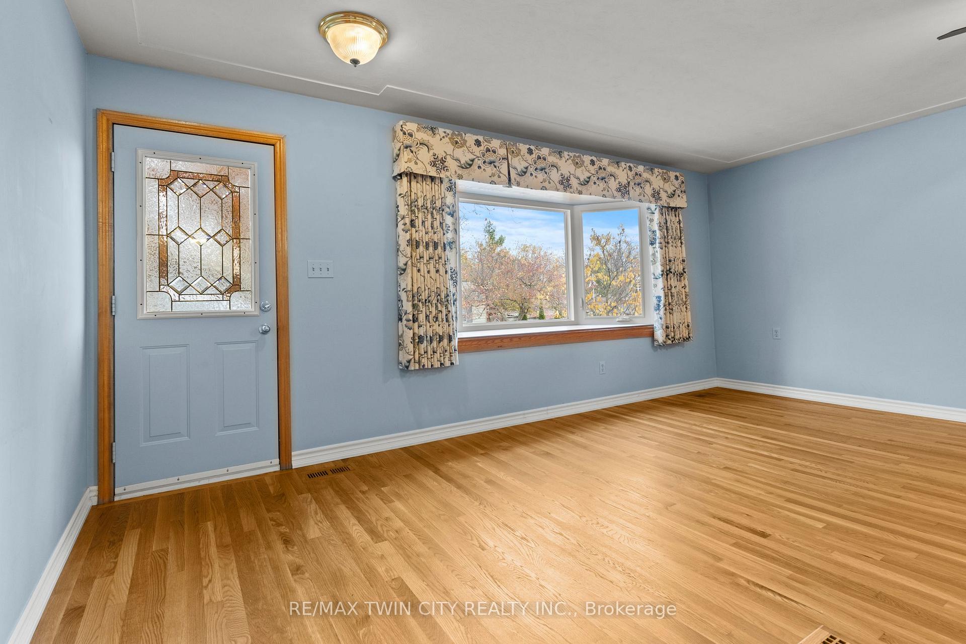 Photo 6 of 13 Spencer Street, Brant, Paris — HOMEH