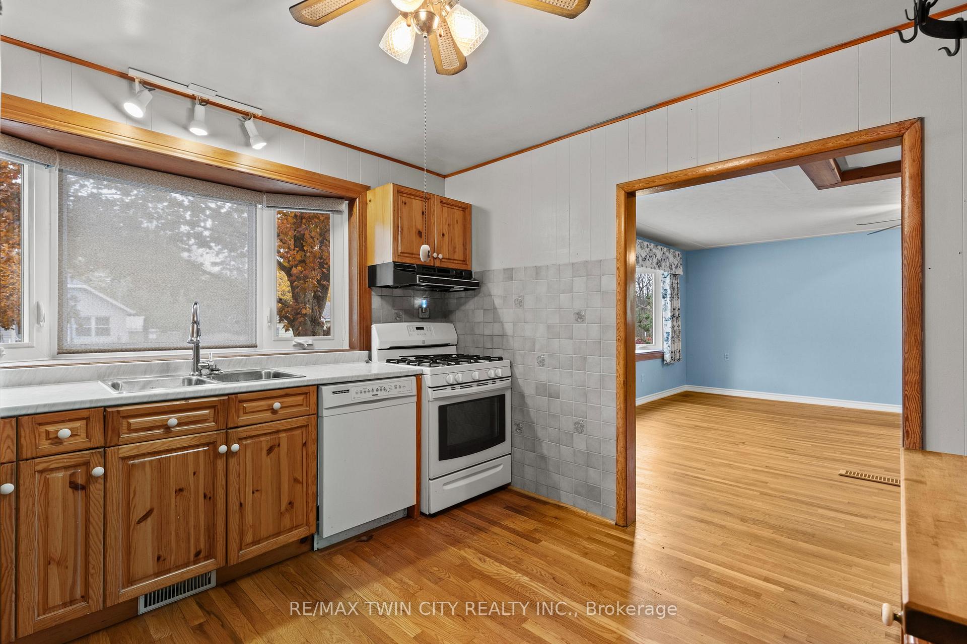 Photo 15 of 13 Spencer Street, Brant, Paris — HOMEH