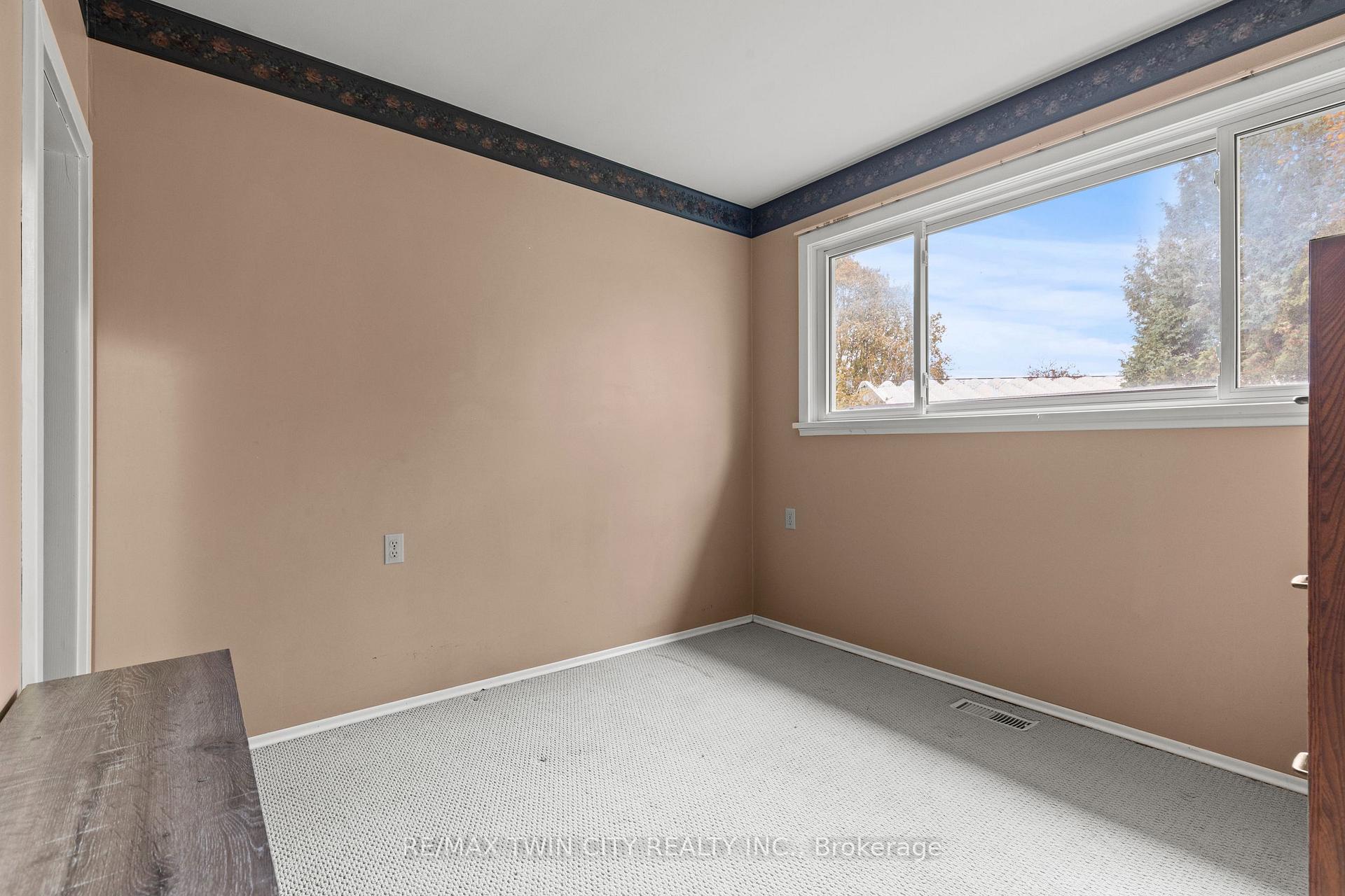 Photo 29 of 13 Spencer Street, Brant, Paris — HOMEH
