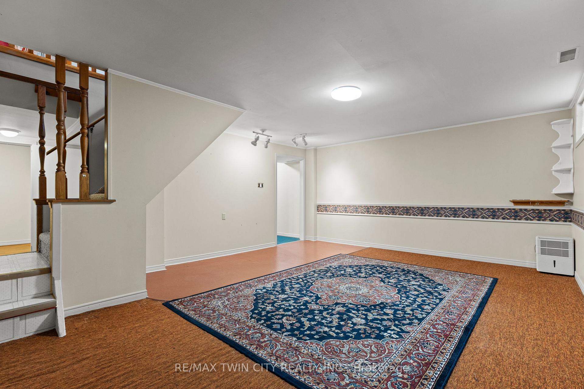 Photo 30 of 13 Spencer Street, Brant, Paris — HOMEH