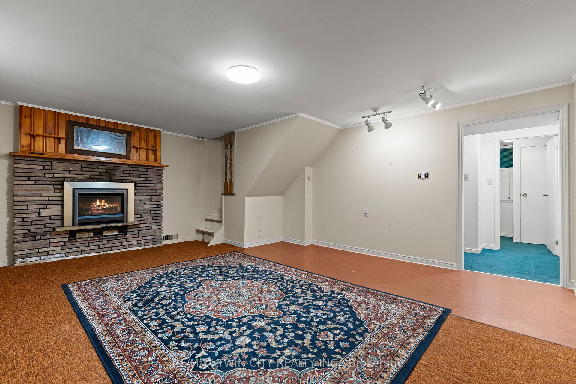 Photo 37 of 13 Spencer Street, Brant, Paris — HOMEH