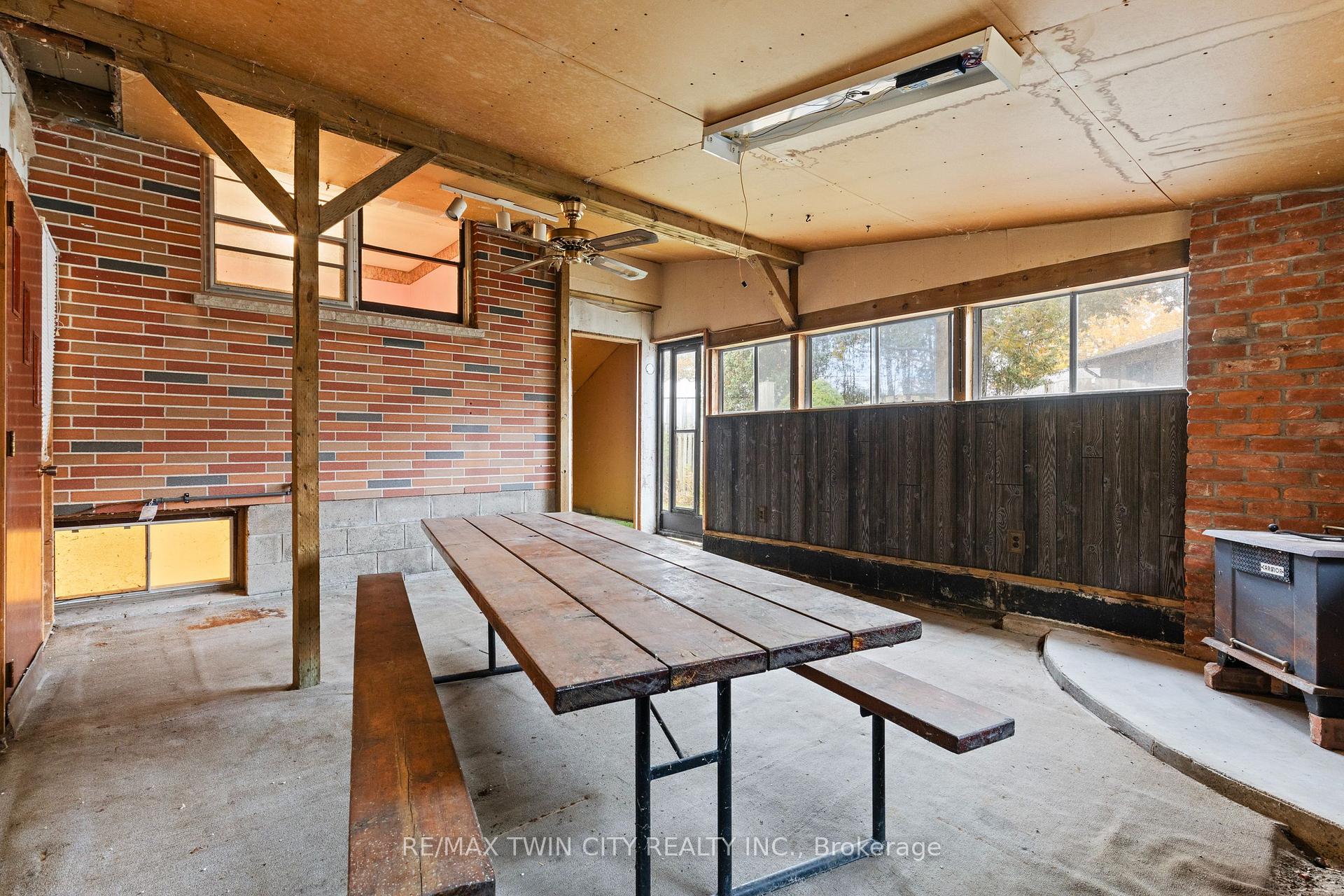 Photo 43 of 13 Spencer Street, Brant, Paris — HOMEH