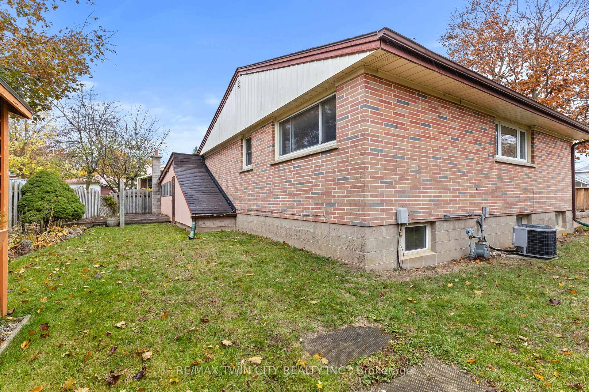 Photo 31 of 13 Spencer Street, Brant, Paris — HOMEH
