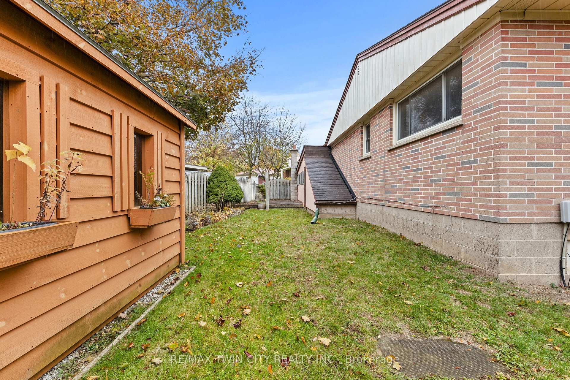 Photo 32 of 13 Spencer Street, Brant, Paris — HOMEH