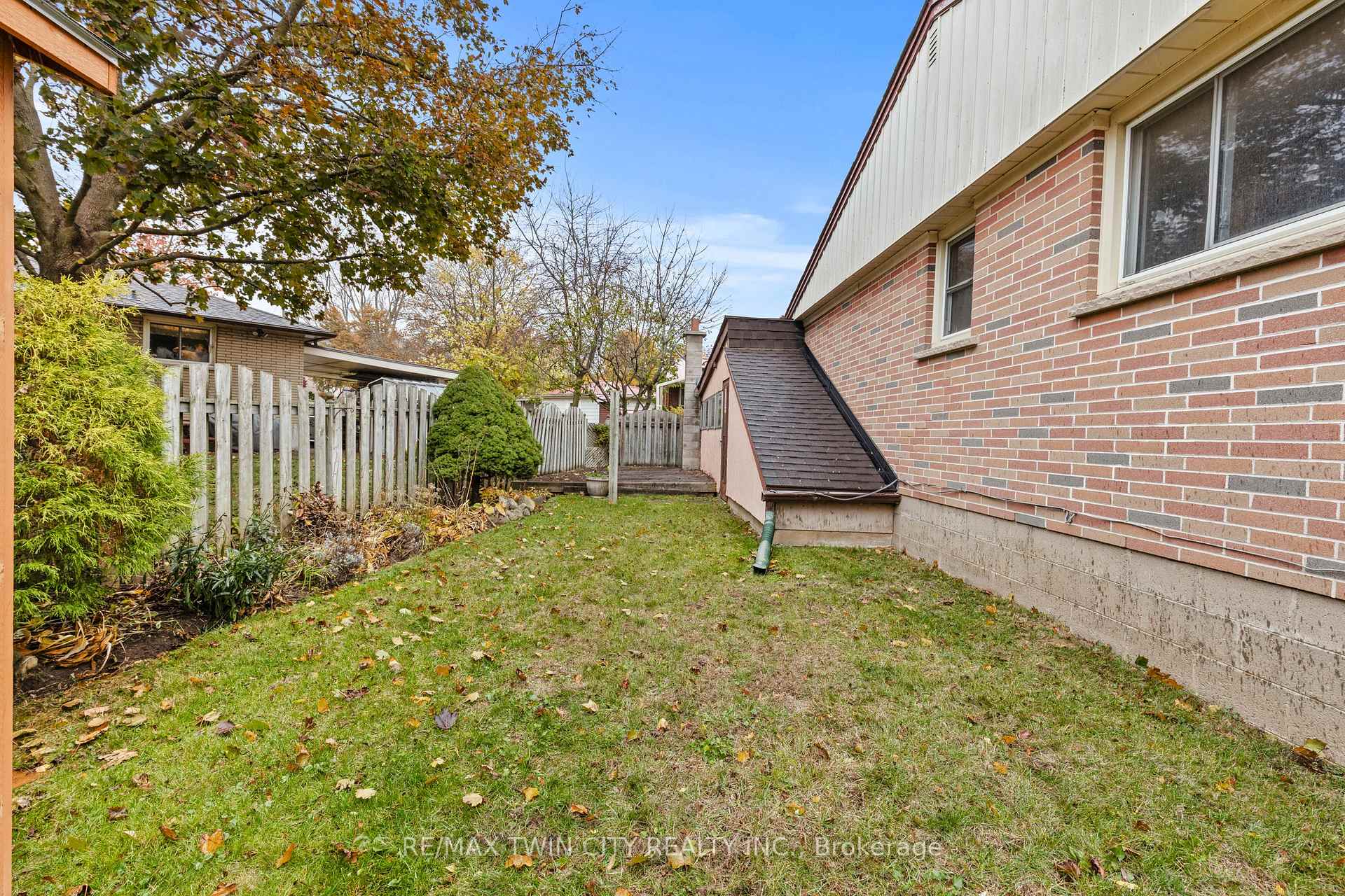 Photo 33 of 13 Spencer Street, Brant, Paris — HOMEH