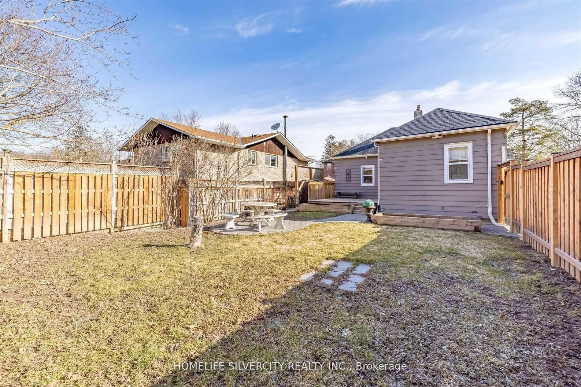 Photo 32 of 56 David Street, Caledon, Bolton East — HOMEH