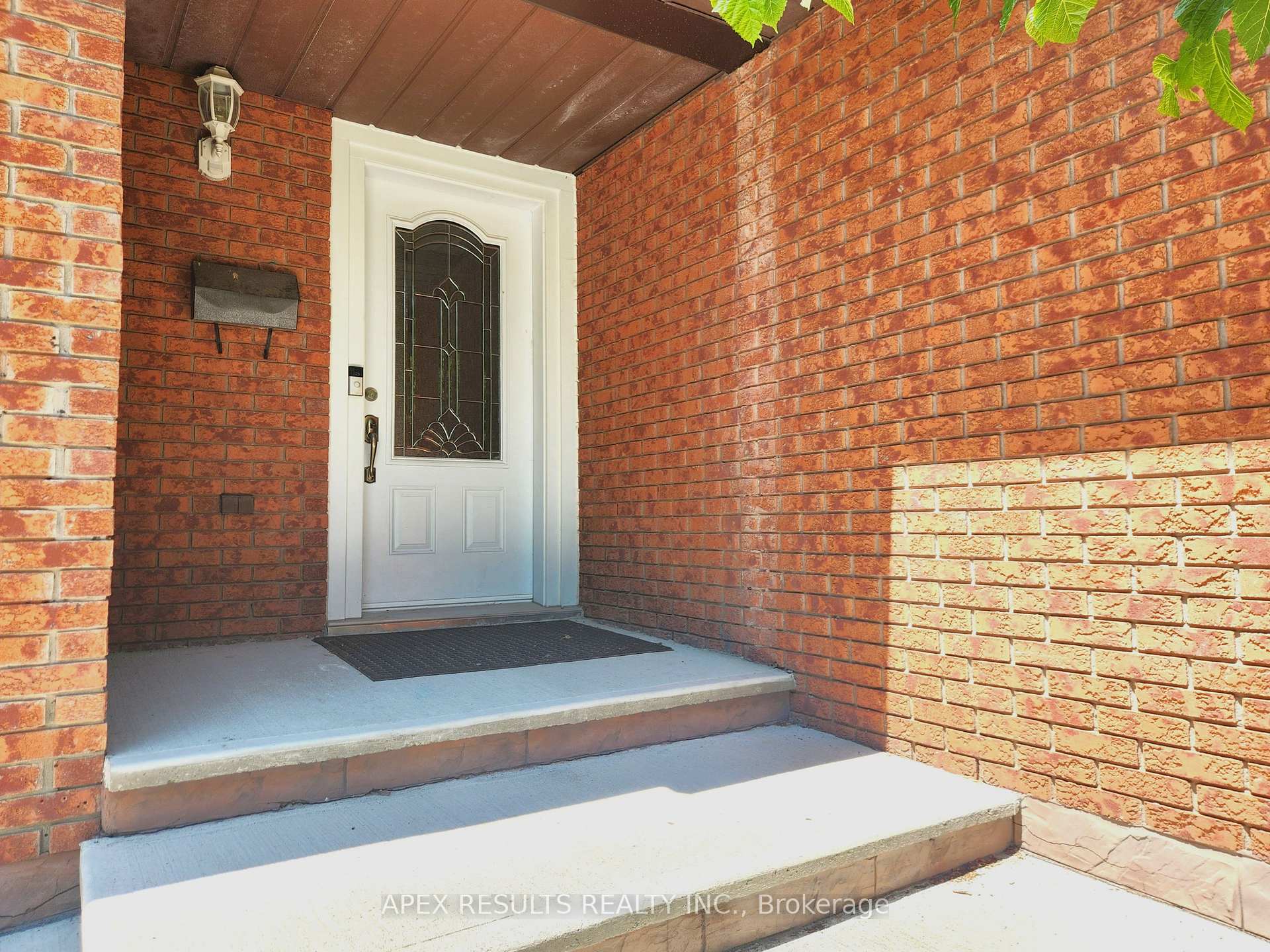 Photo 3 of 229 Athenia Drive, Hamilton, Stoney Creek Mountain — HOMEH