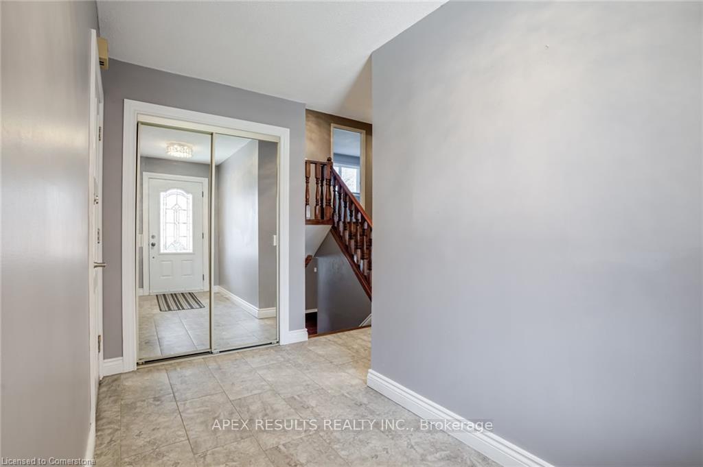Photo 4 of 229 Athenia Drive, Hamilton, Stoney Creek Mountain — HOMEH