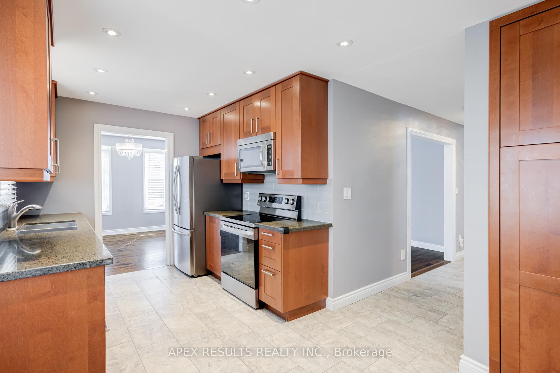 Photo 7 of 229 Athenia Drive, Hamilton, Stoney Creek Mountain — HOMEH