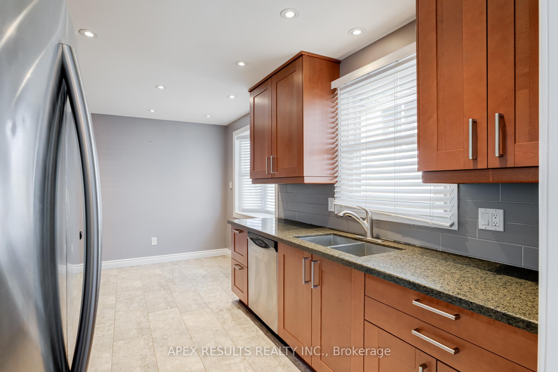 Photo 8 of 229 Athenia Drive, Hamilton, Stoney Creek Mountain — HOMEH
