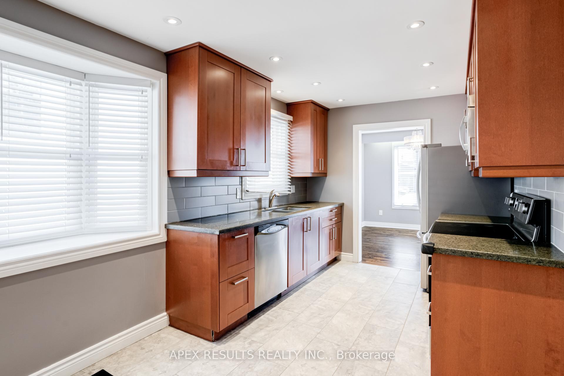 Photo 9 of 229 Athenia Drive, Hamilton, Stoney Creek Mountain — HOMEH