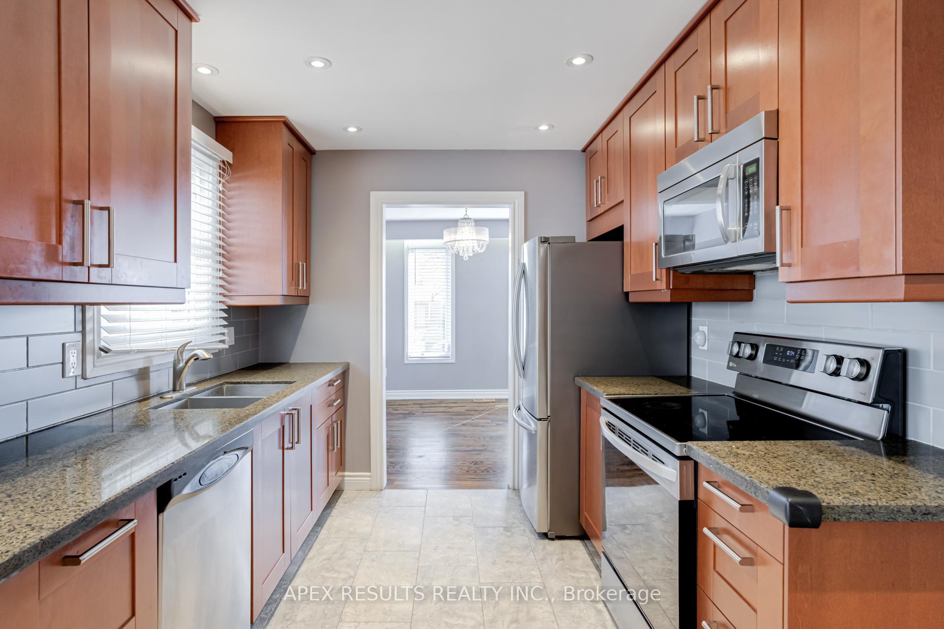 Photo 10 of 229 Athenia Drive, Hamilton, Stoney Creek Mountain — HOMEH
