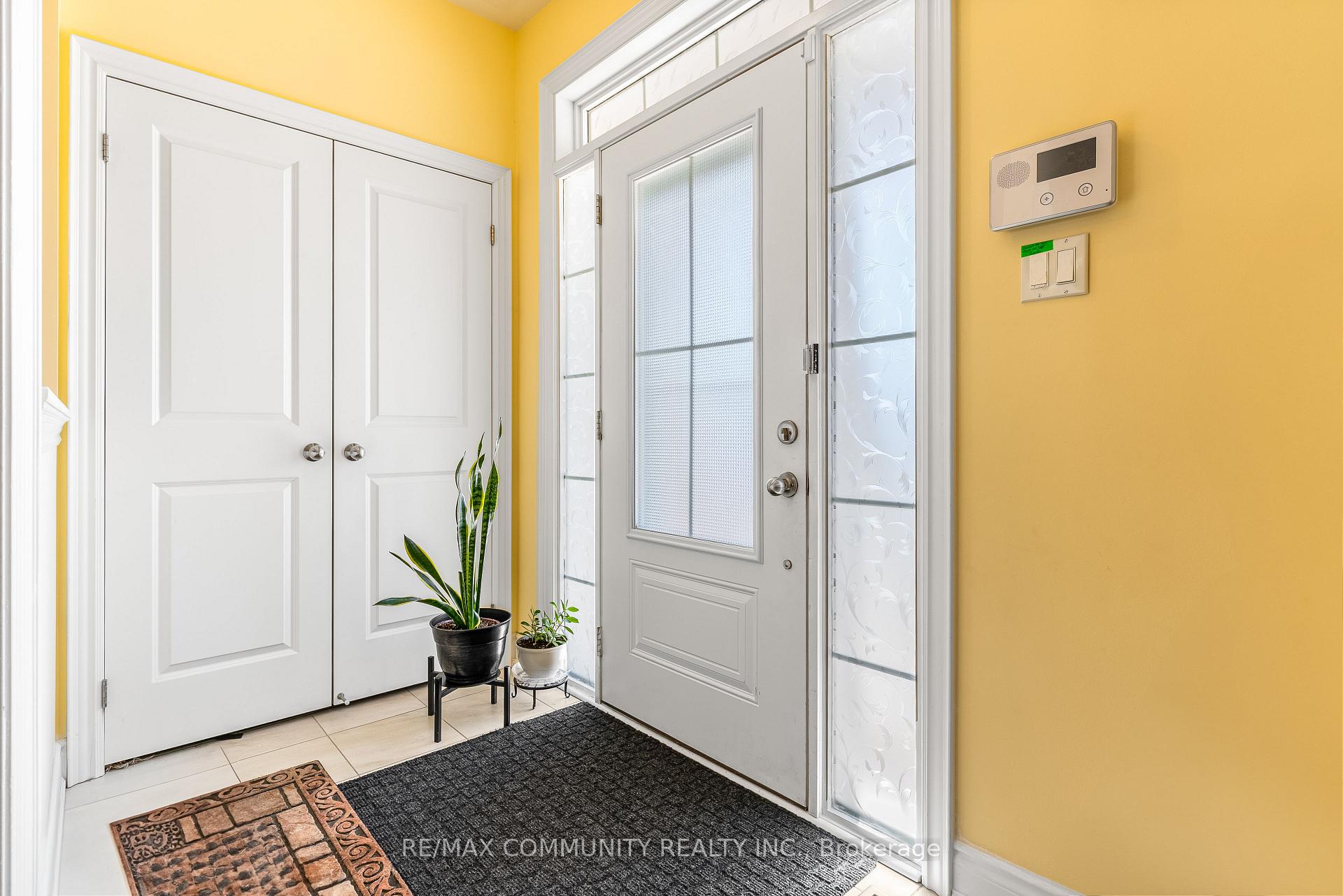 Photo 2 of 114 Lyle Drive, Clarington, Bowmanville — HOMEH
