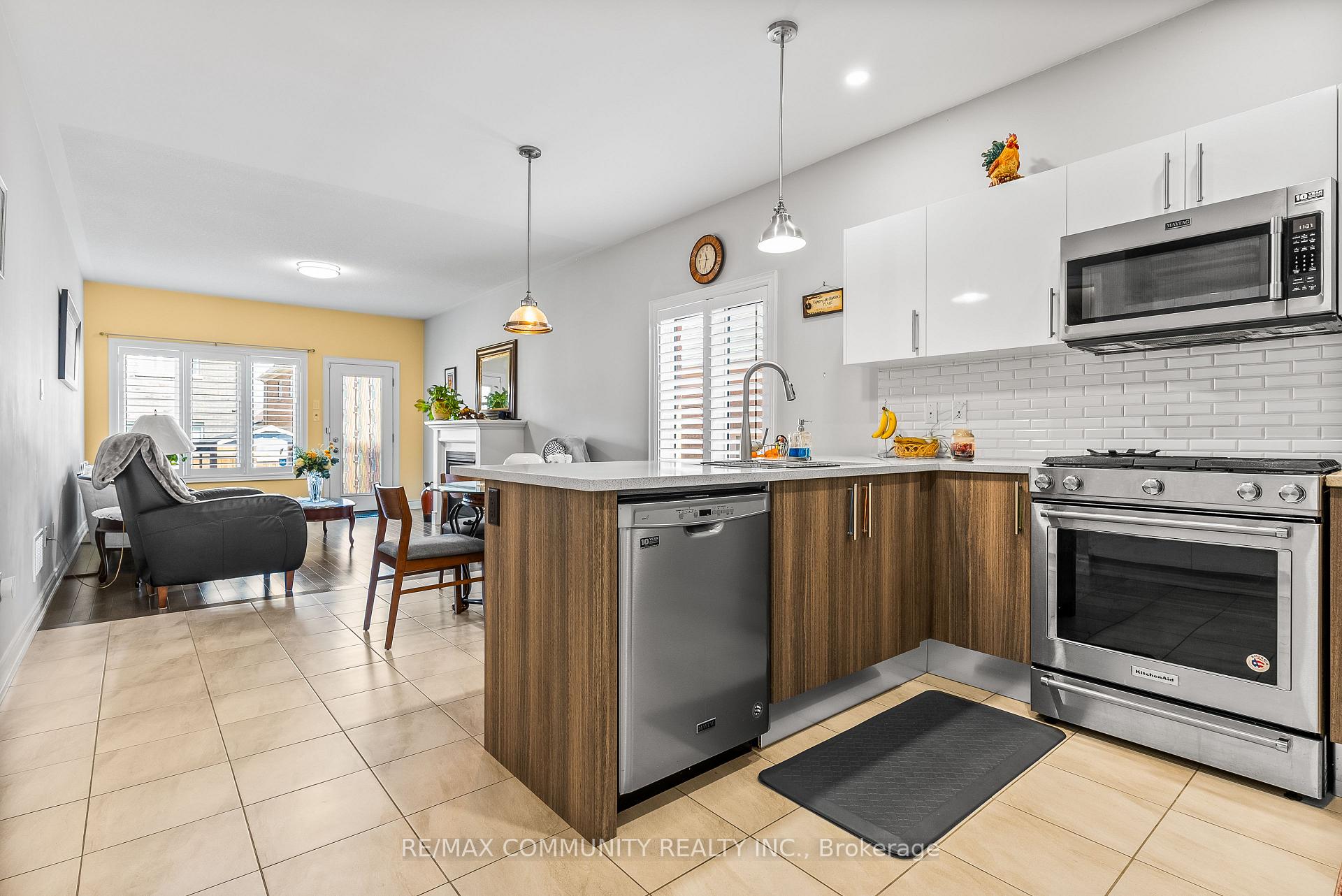Photo 7 of 114 Lyle Drive, Clarington, Bowmanville — HOMEH