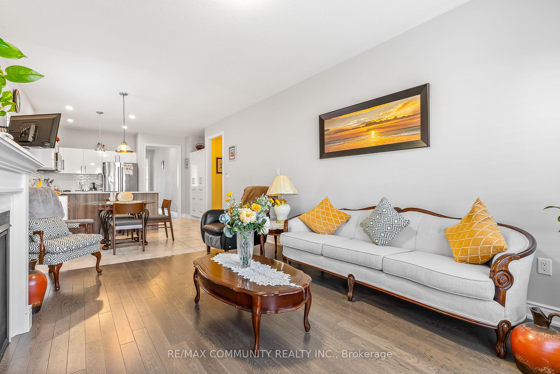 Photo 12 of 114 Lyle Drive, Clarington, Bowmanville — HOMEH