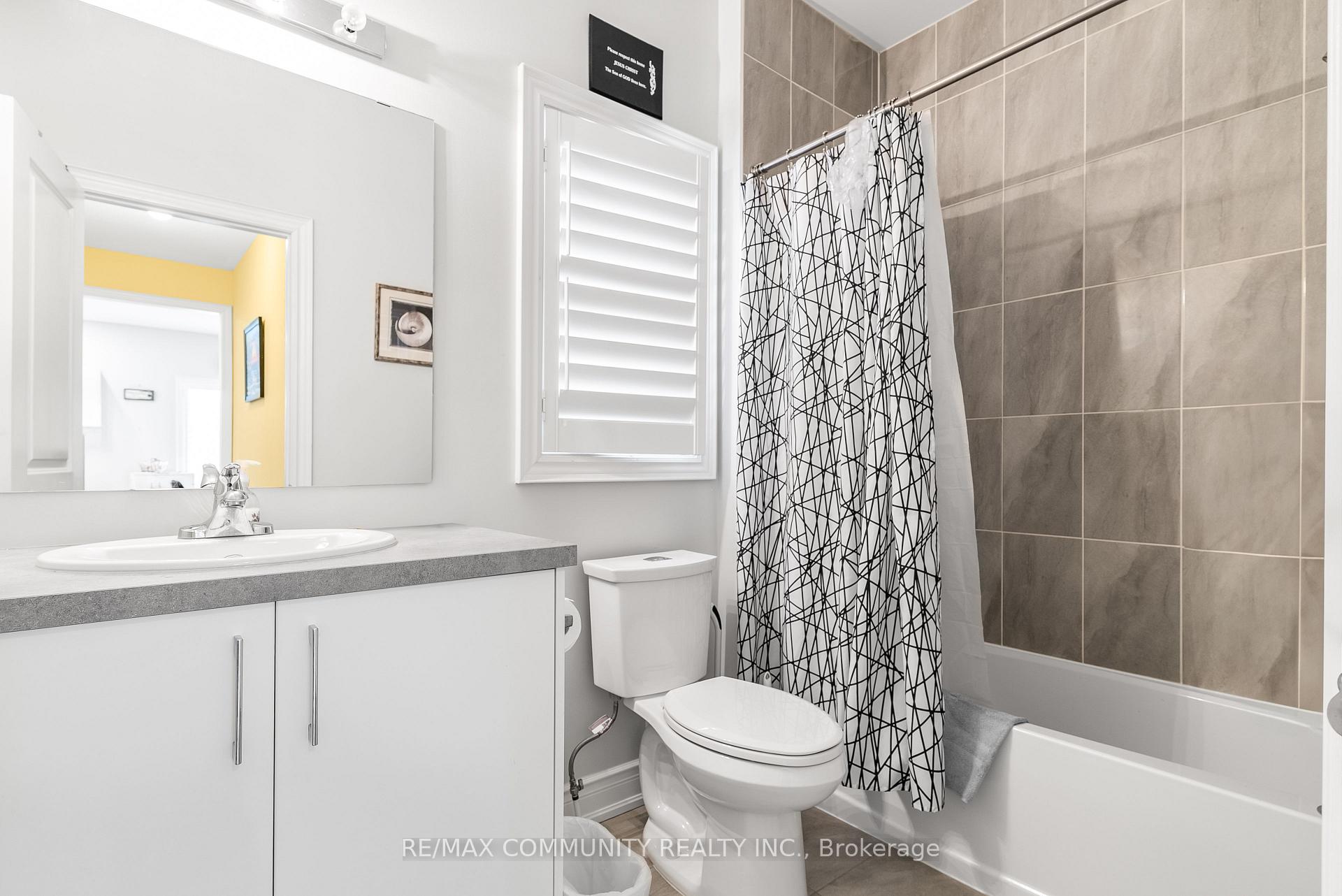 Photo 18 of 114 Lyle Drive, Clarington, Bowmanville — HOMEH