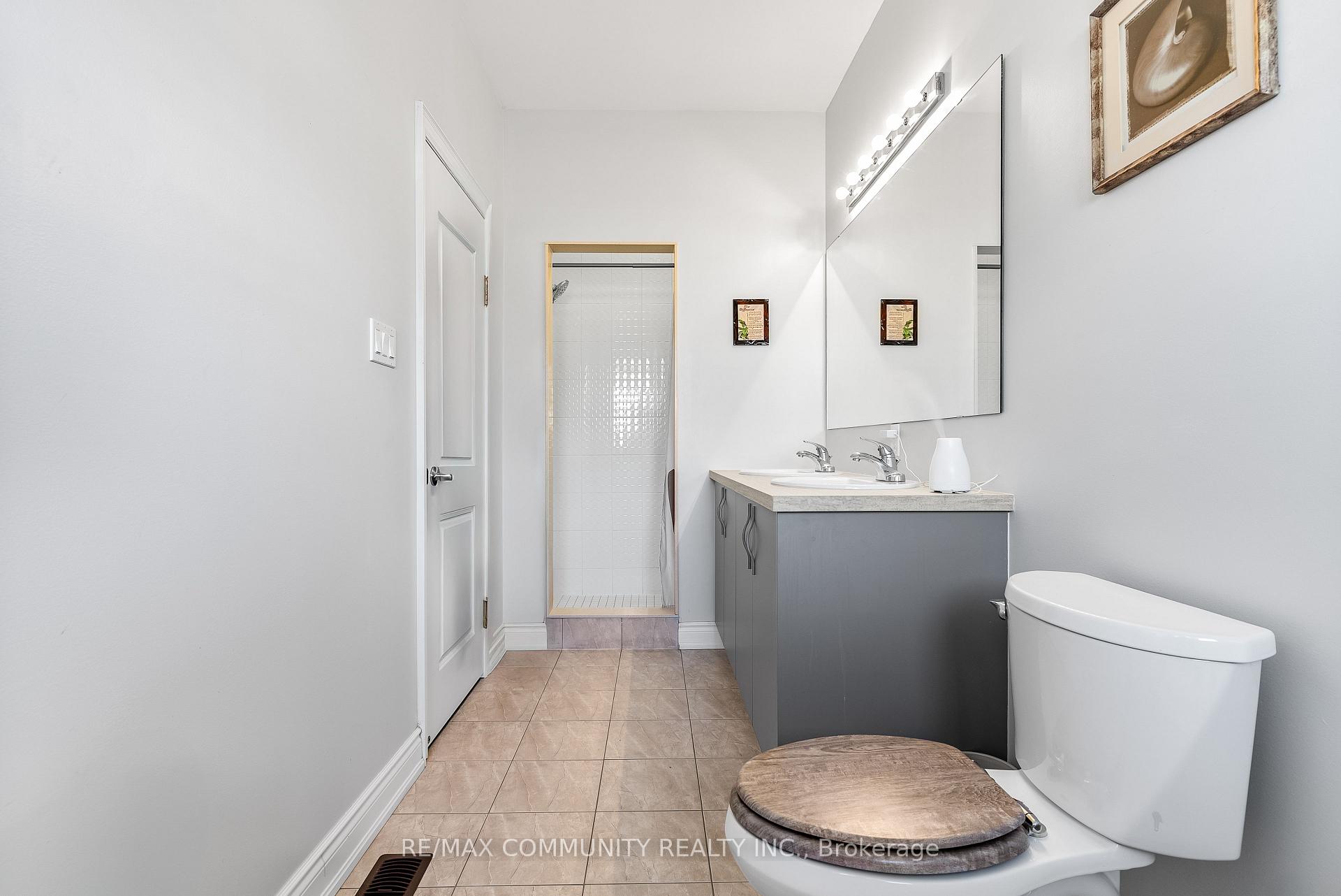 Photo 23 of 114 Lyle Drive, Clarington, Bowmanville — HOMEH